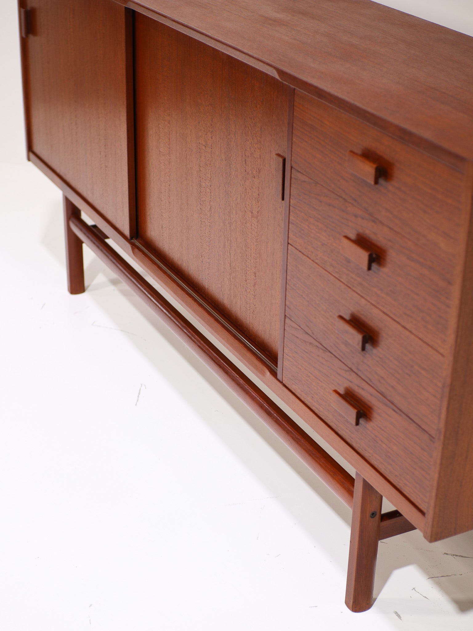 Sideboard_danish_vintage_teak_TV_cabinet
