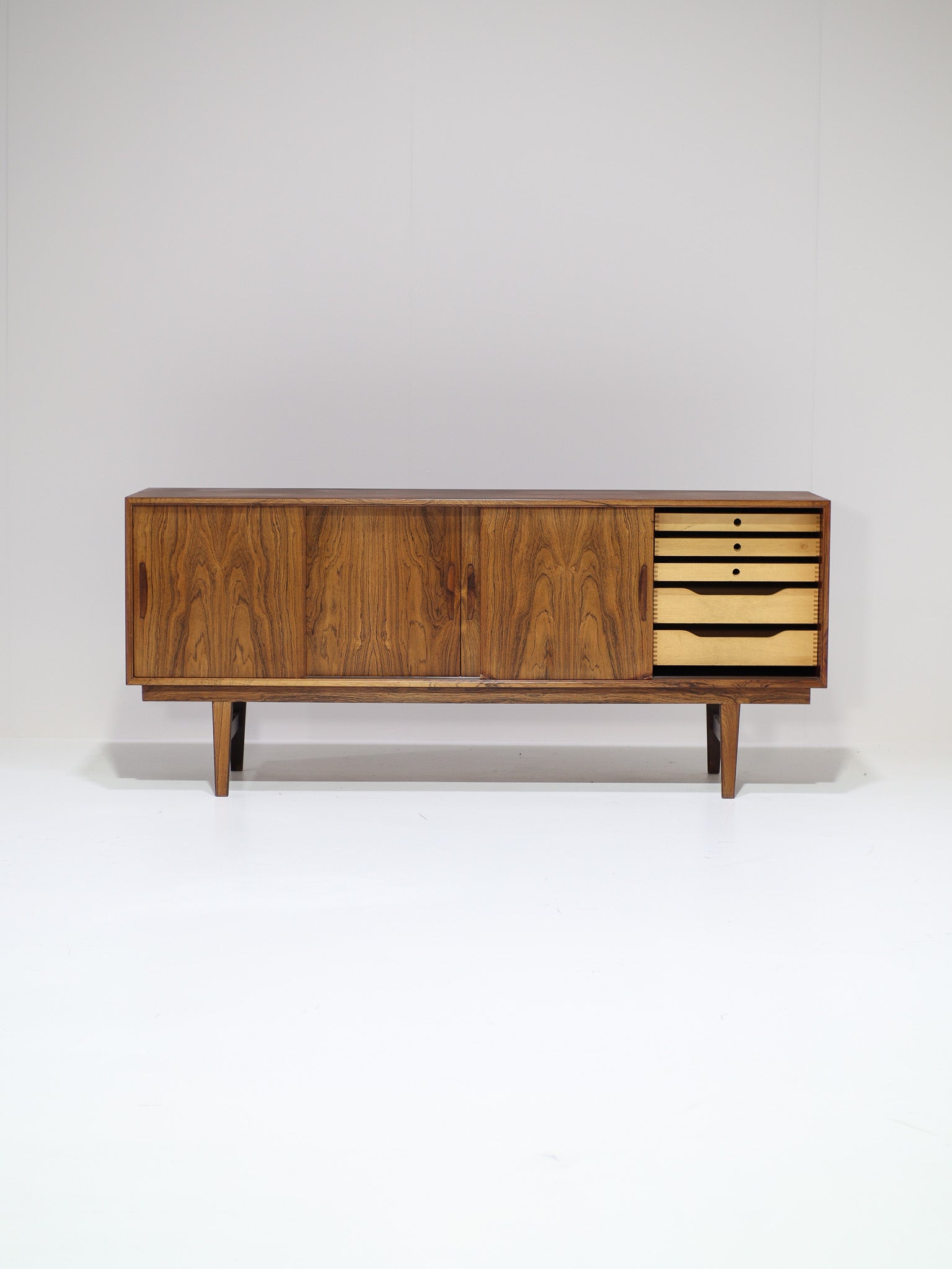 Sideboard_Lowboard_Rosewood_Danish_vintage_TV_cabinet