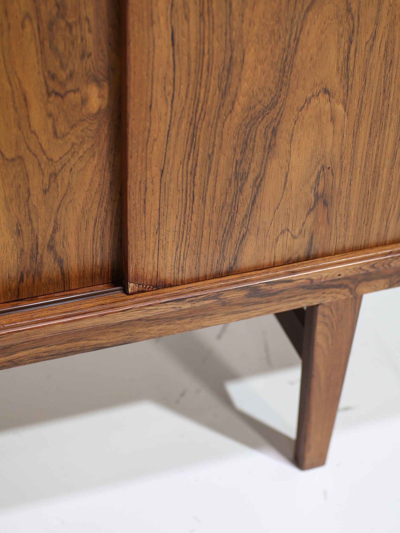 Sideboard_Lowboard_Rosewood_Danish_vintage_TV_cabinet