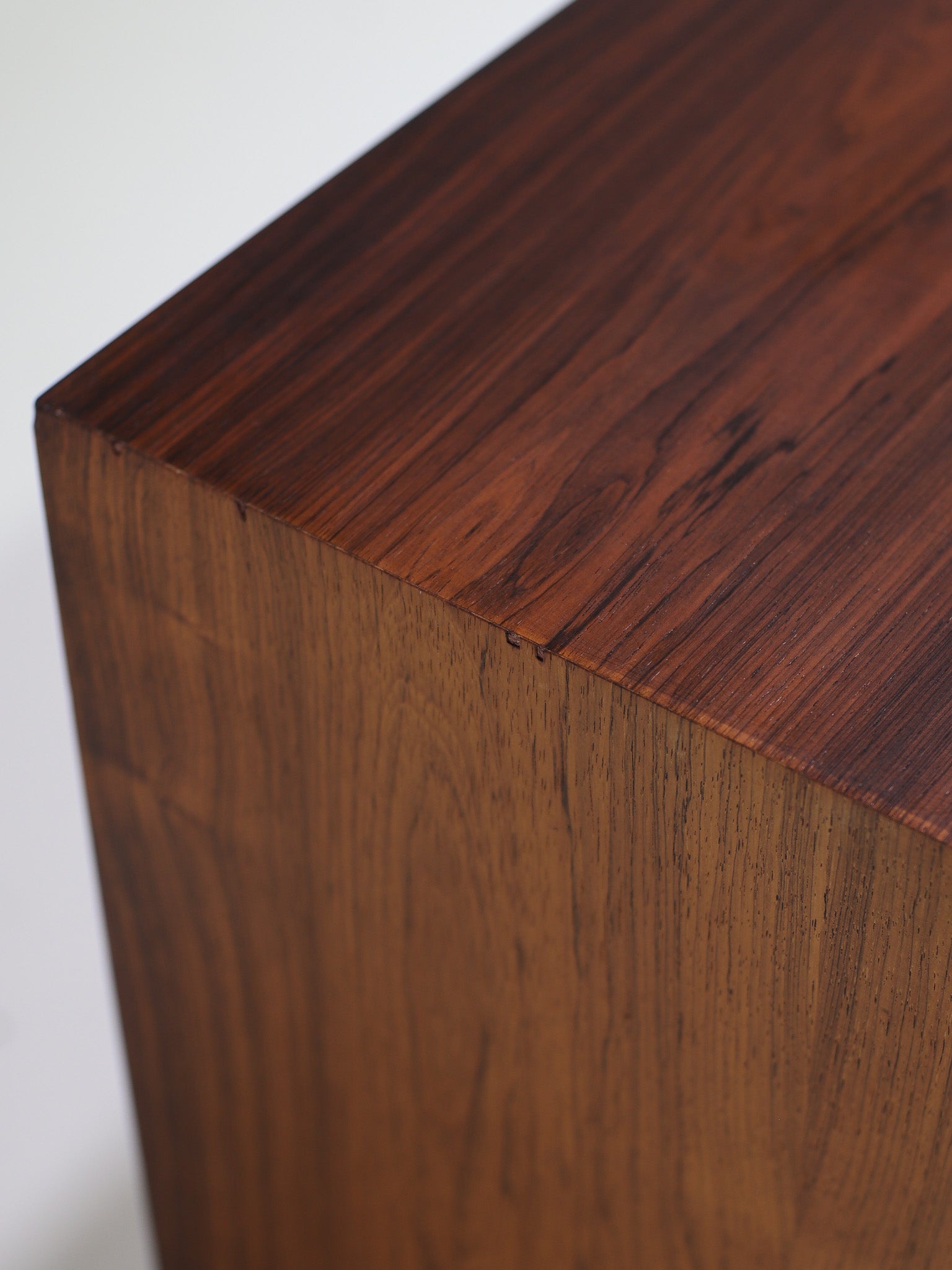 Sideboard_Lowboard_Rosewood_Danish_vintage_TV_cabinet