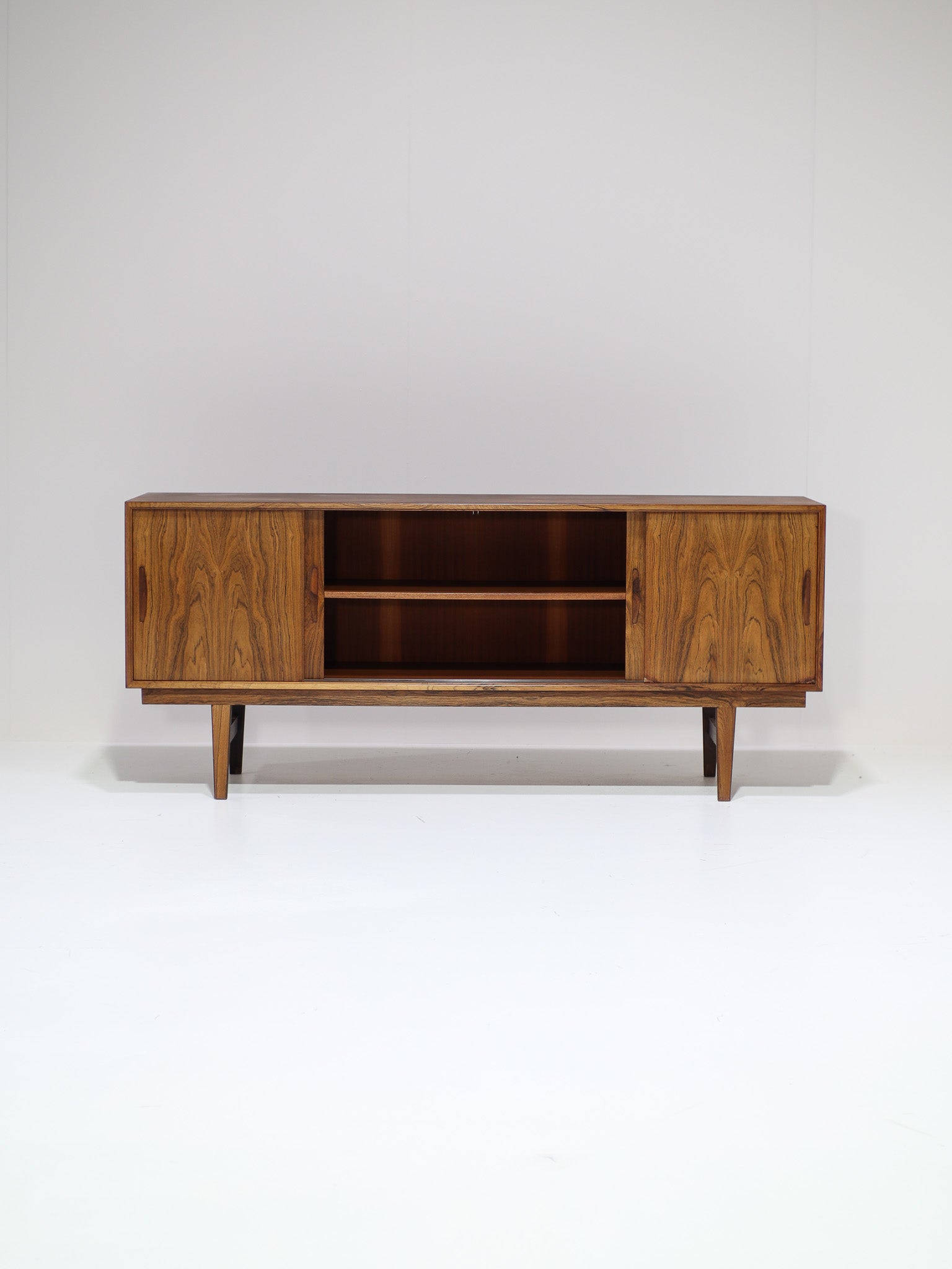 Sideboard_Lowboard_Rosewood_Danish_vintage_TV_cabinet