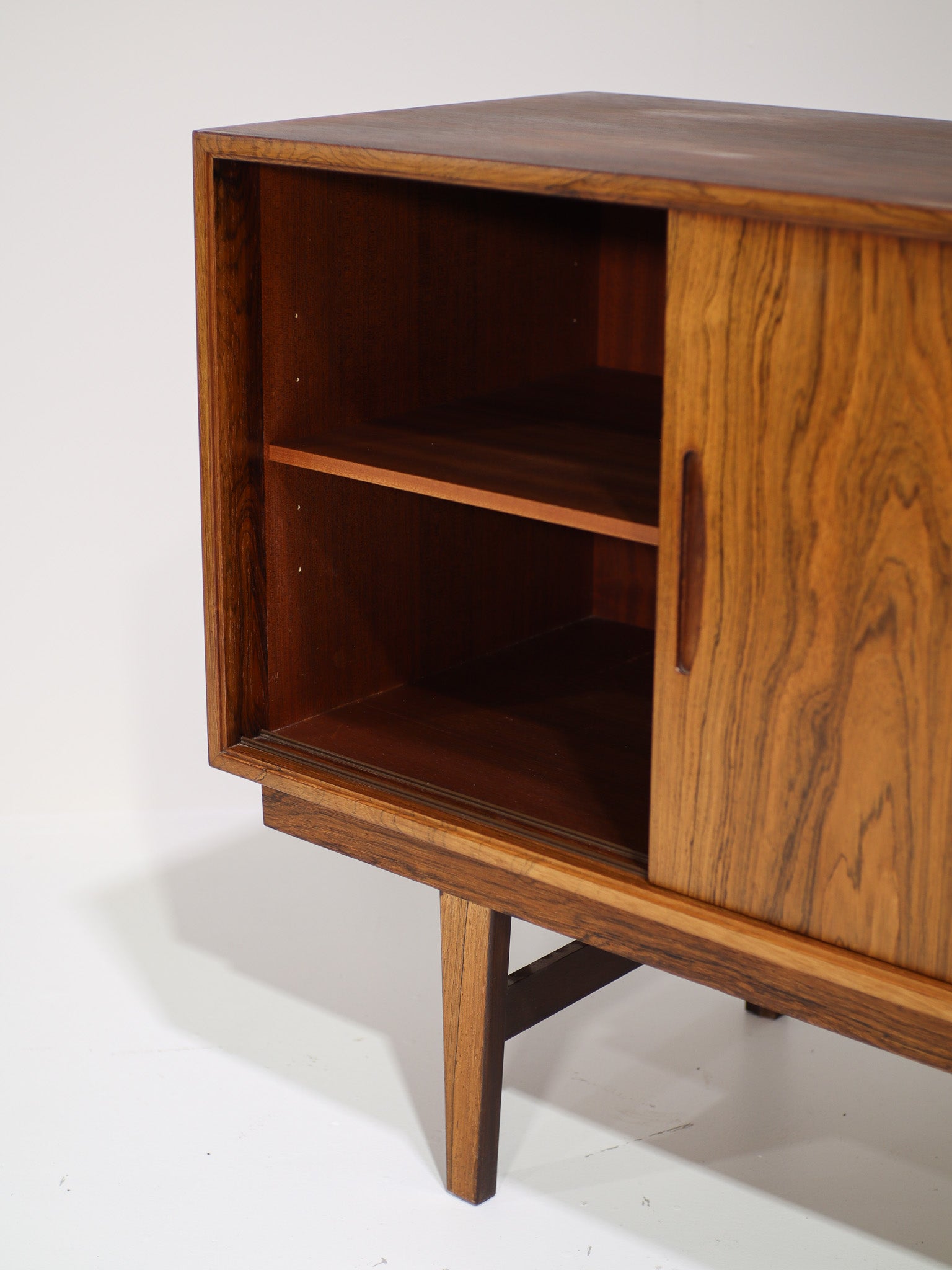 Sideboard_Lowboard_Rosewood_Danish_vintage_TV_cabinet