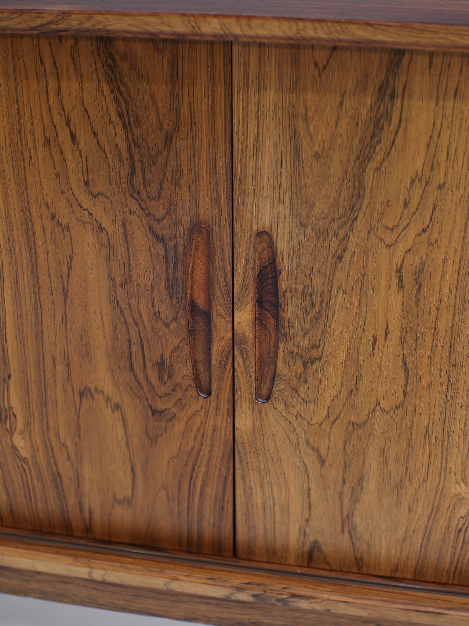 Sideboard_Lowboard_Rosewood_Danish_vintage_TV_cabinet