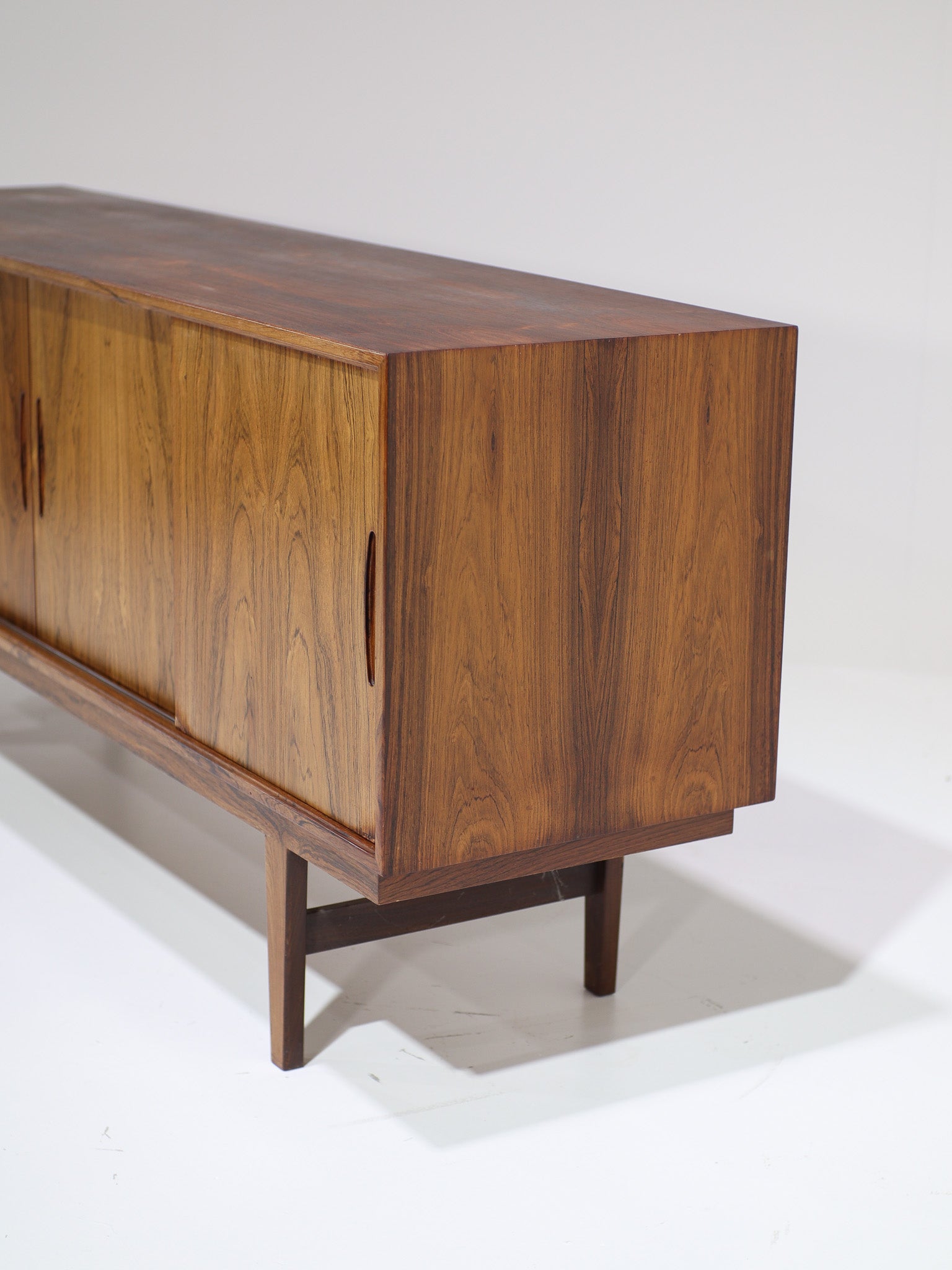 Sideboard_Lowboard_Rosewood_Danish_vintage_TV_cabinet