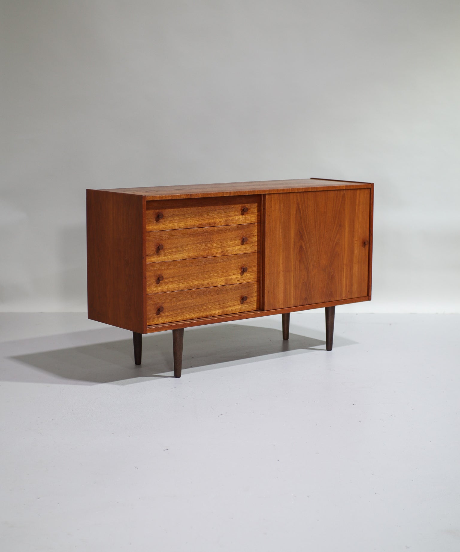 Vintage_Teak_Sideboard_with_drawers_from_1960s