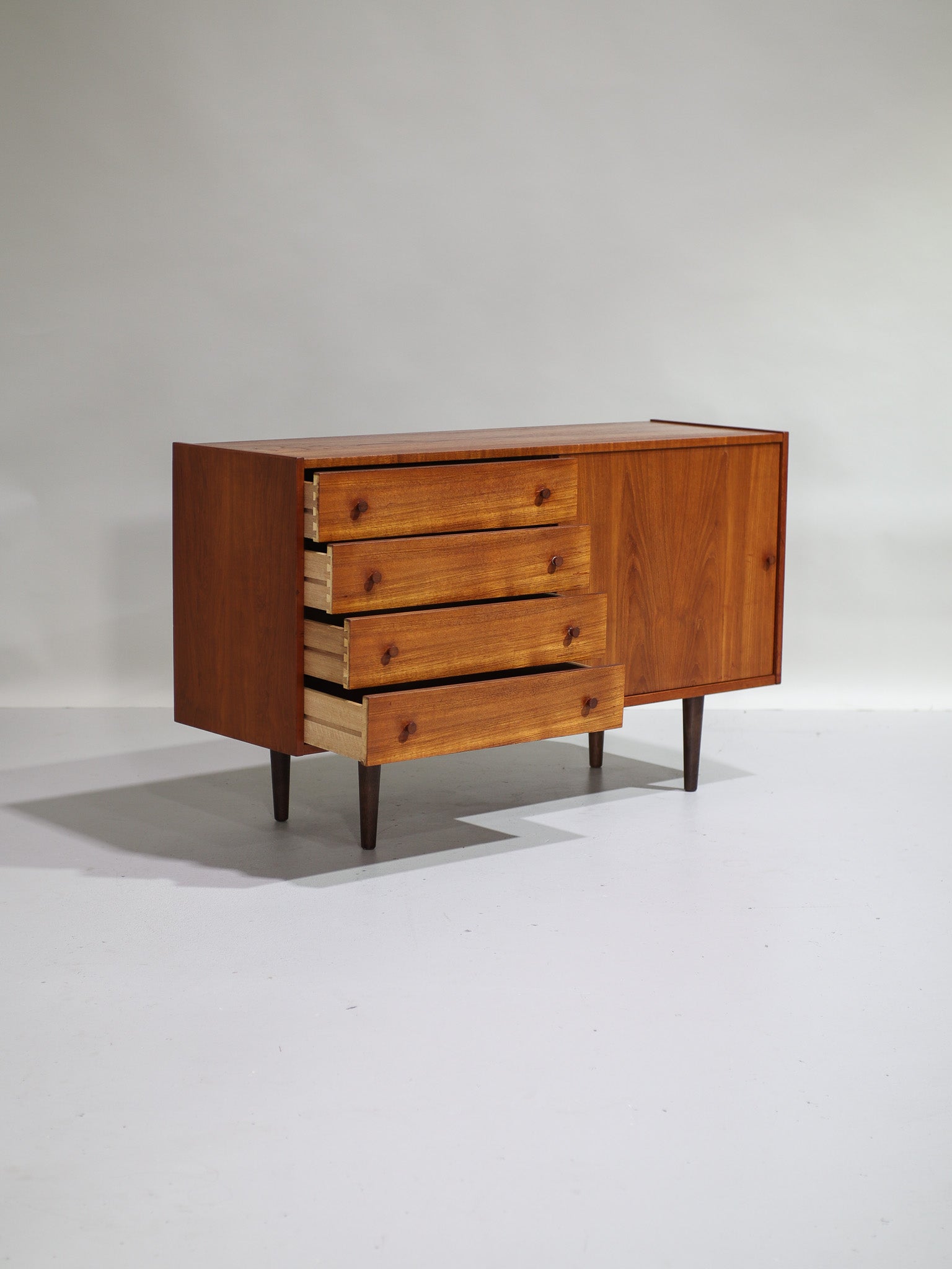 Vintage_Teak_Sideboard_with_drawers_from_1960s