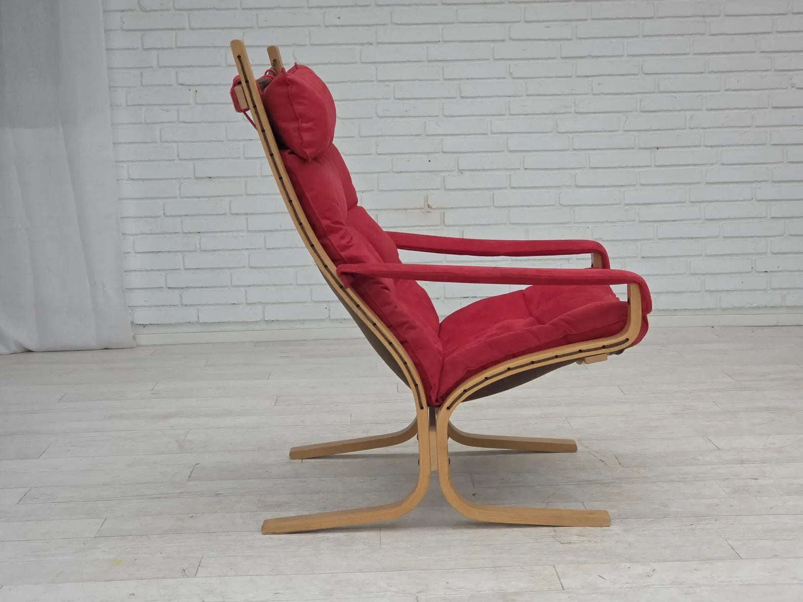 Siesta_Chair_Set_and_Ottoman,_Beech_&_Nubuck,_1970s_Norway