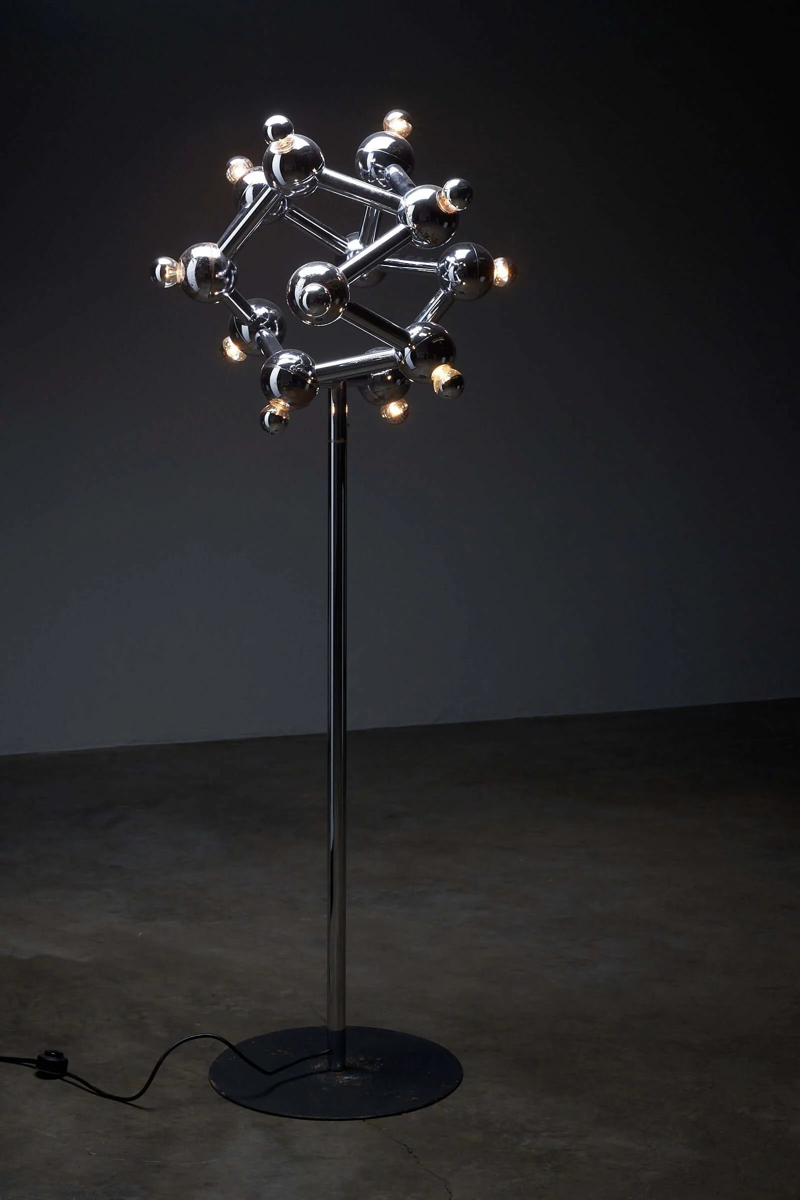 Sirius_Atomic_Floor_Lamp,_J.T._Kalmar,_Chromed_Steel,_1960s,_Austria