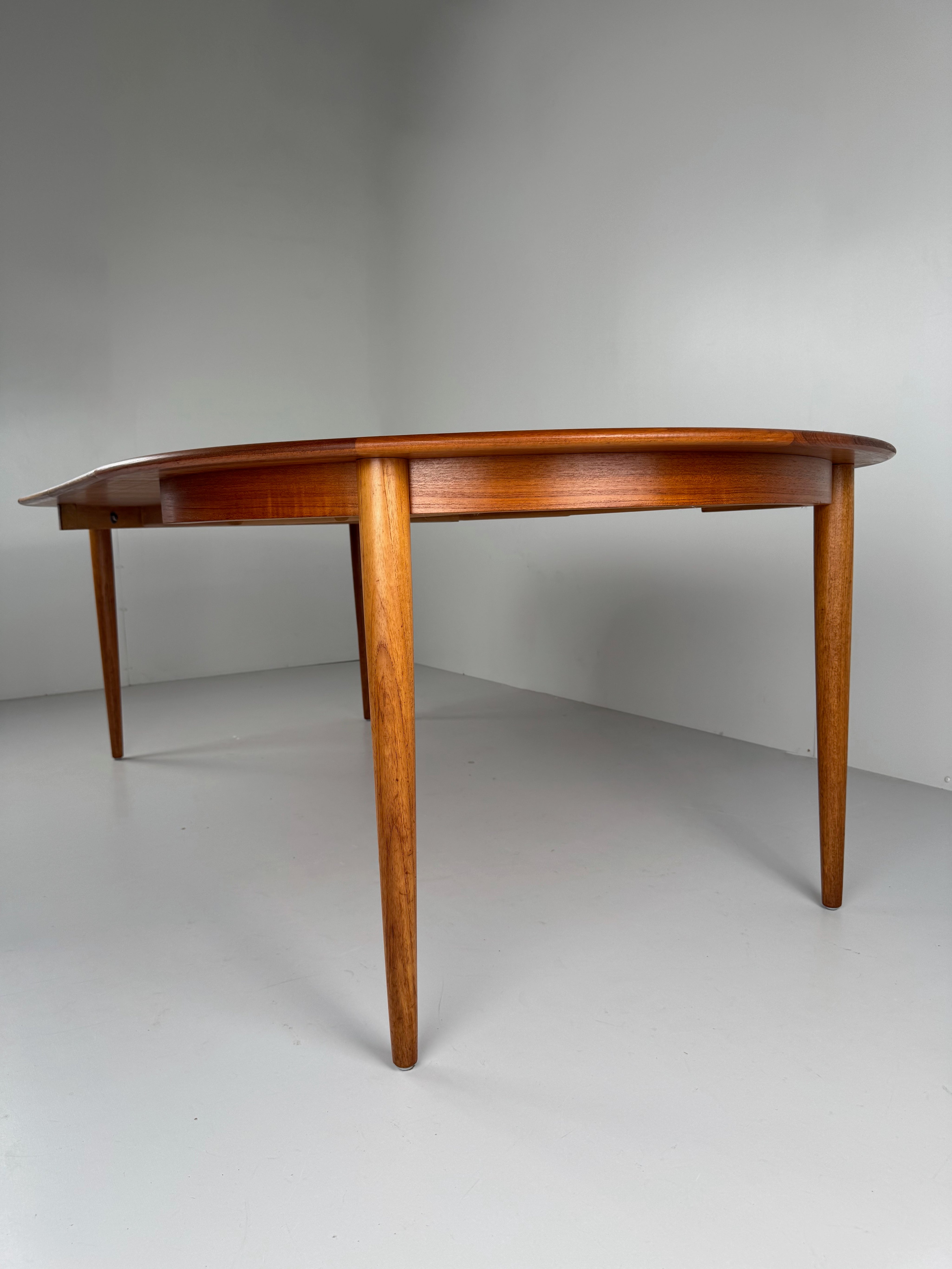 1960s_Extendable_Teak_Dining_Table_by_Skovmand_&_Andersen,_Denmark