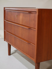 Small_chest_of_drawers_teak_wood_vintage_Danish