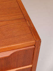 Small_chest_of_drawers_teak_wood_vintage_Danish