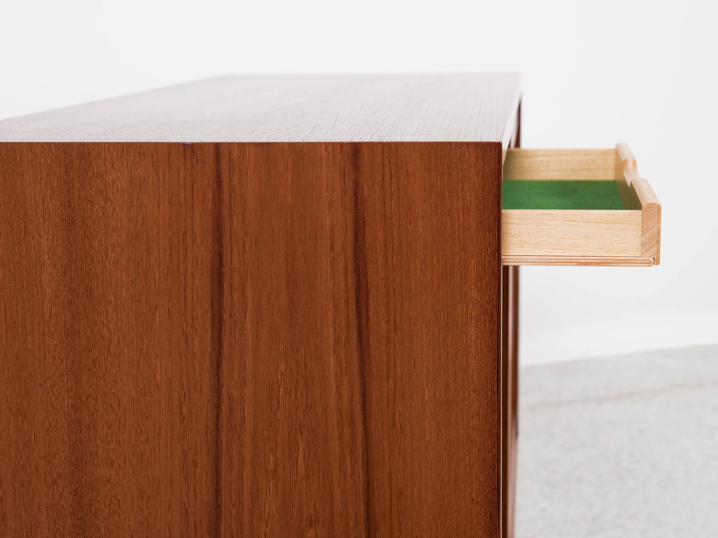 Small_Danish_sideboard_in_teak_by_Hundevad_1960s