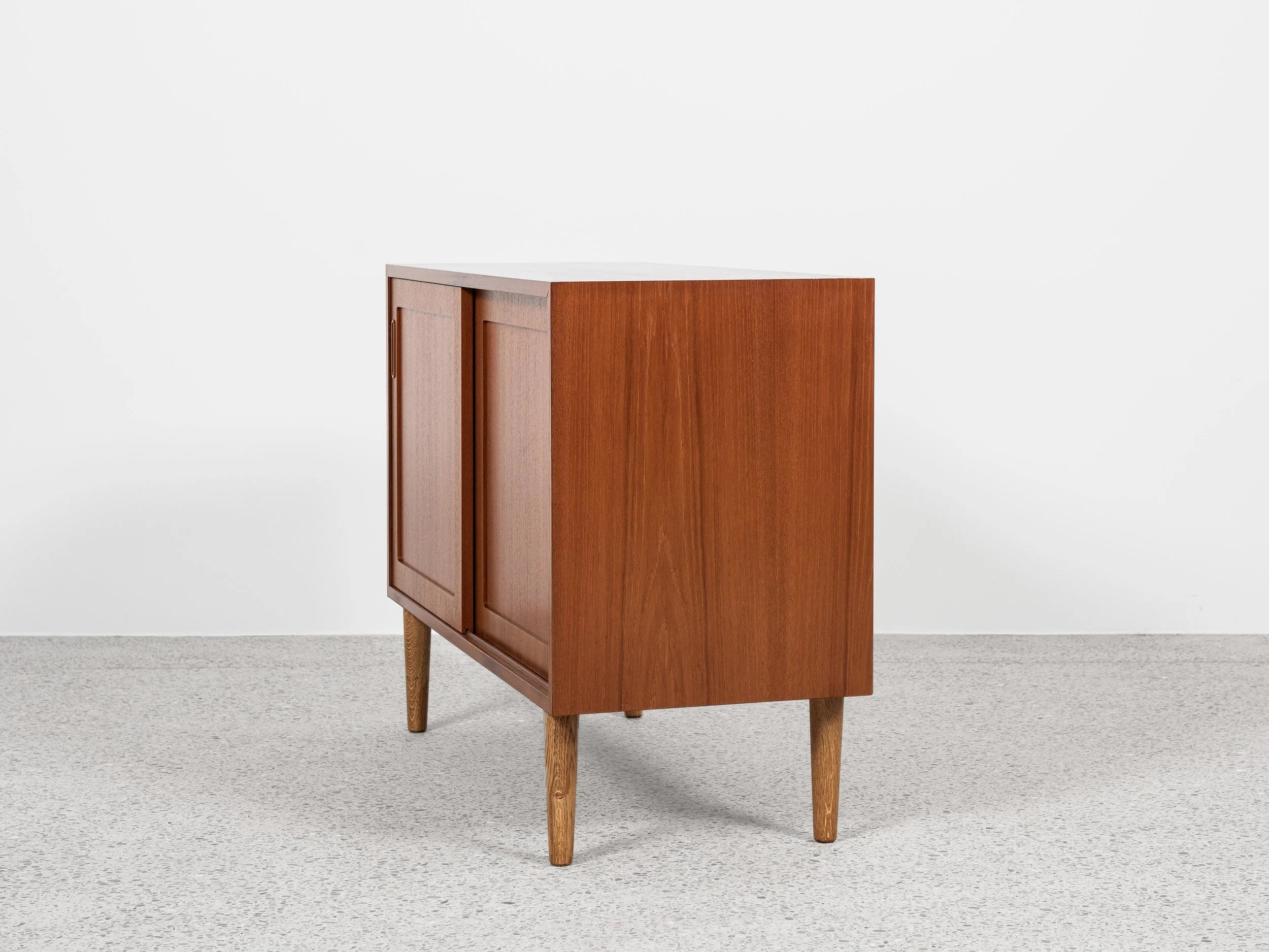 Small_Danish_sideboard_in_teak_by_Hundevad_1960s