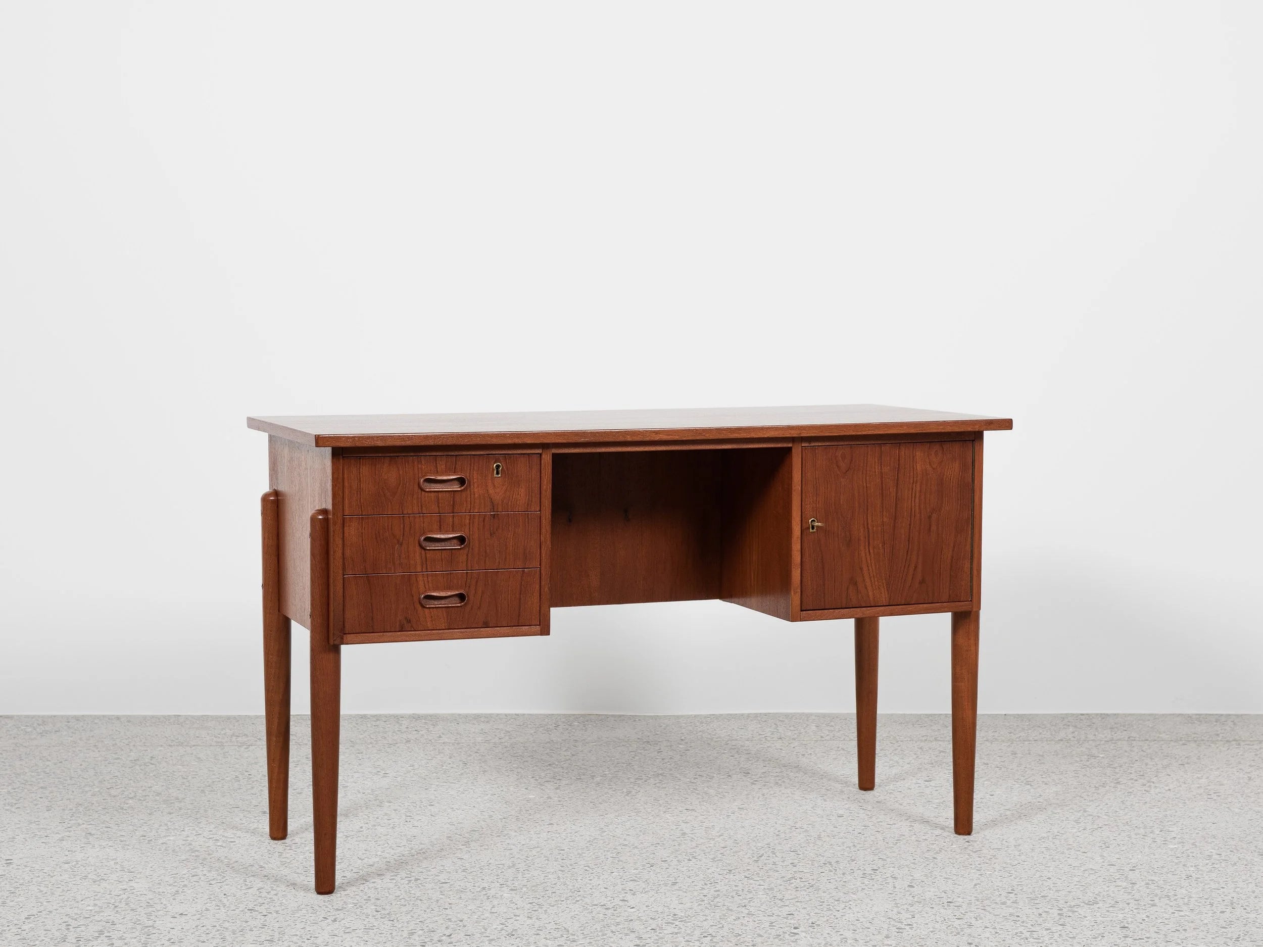 Small_Writing_Desk,_Teak,_1960s,_Denmark