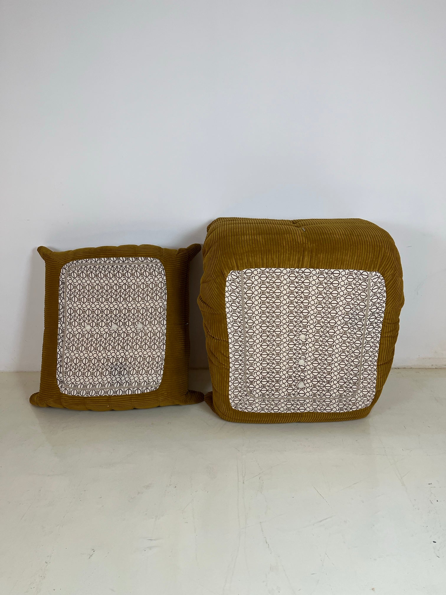 Set_of_5_Togo_Sofa_by_Michael_Ducaroy