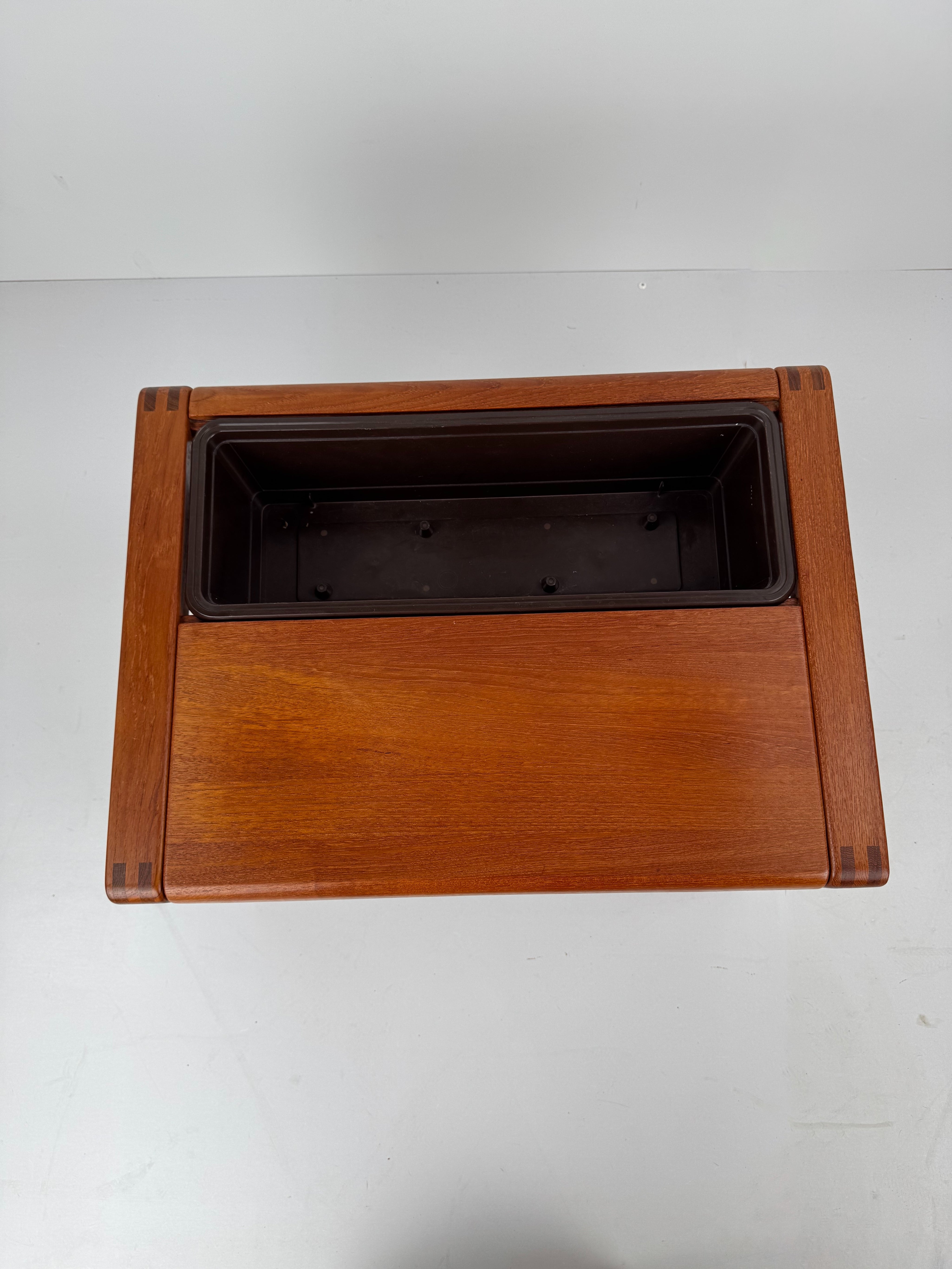 Solid_Teak_Side_Table_with_Planter_by_Salling_Stolefabrik