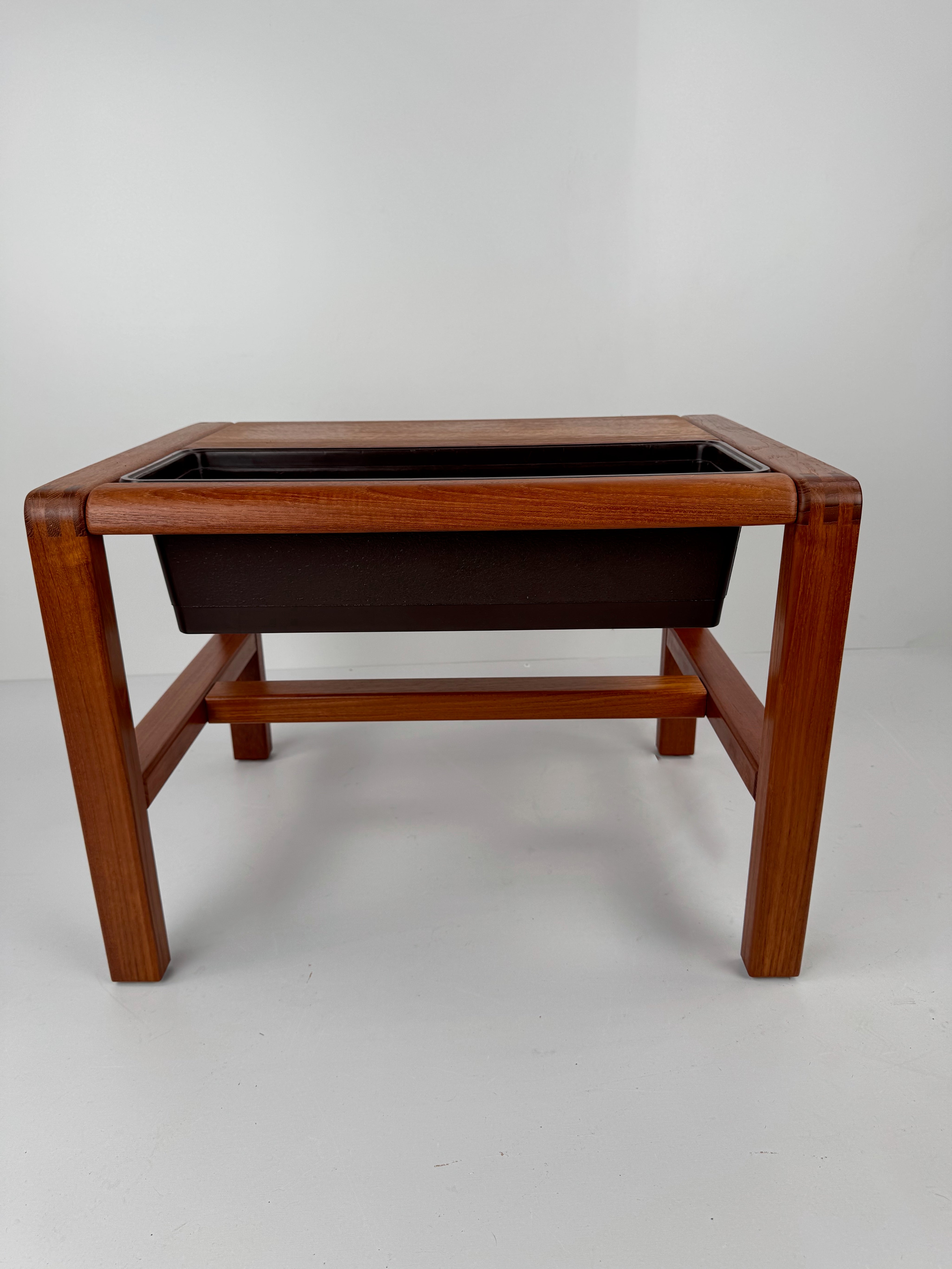 Solid_Teak_Side_Table_with_Planter_by_Salling_Stolefabrik