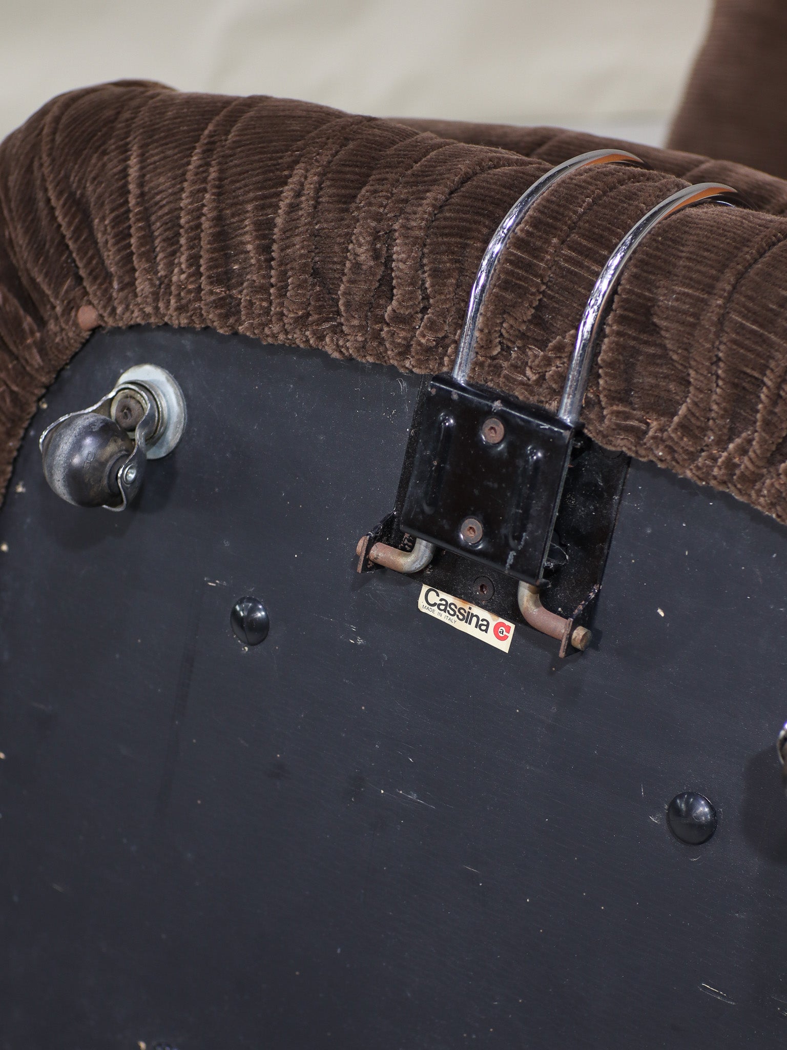 Set_of_Soriana_armchair_and_ottoman_Cassina_brown_chrome_Italy_1970s