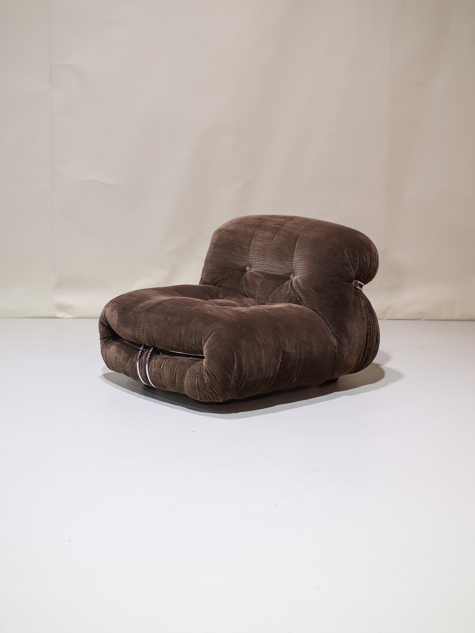 Set_of_Soriana_armchair_and_ottoman_Cassina_brown_chrome_Italy_1970s