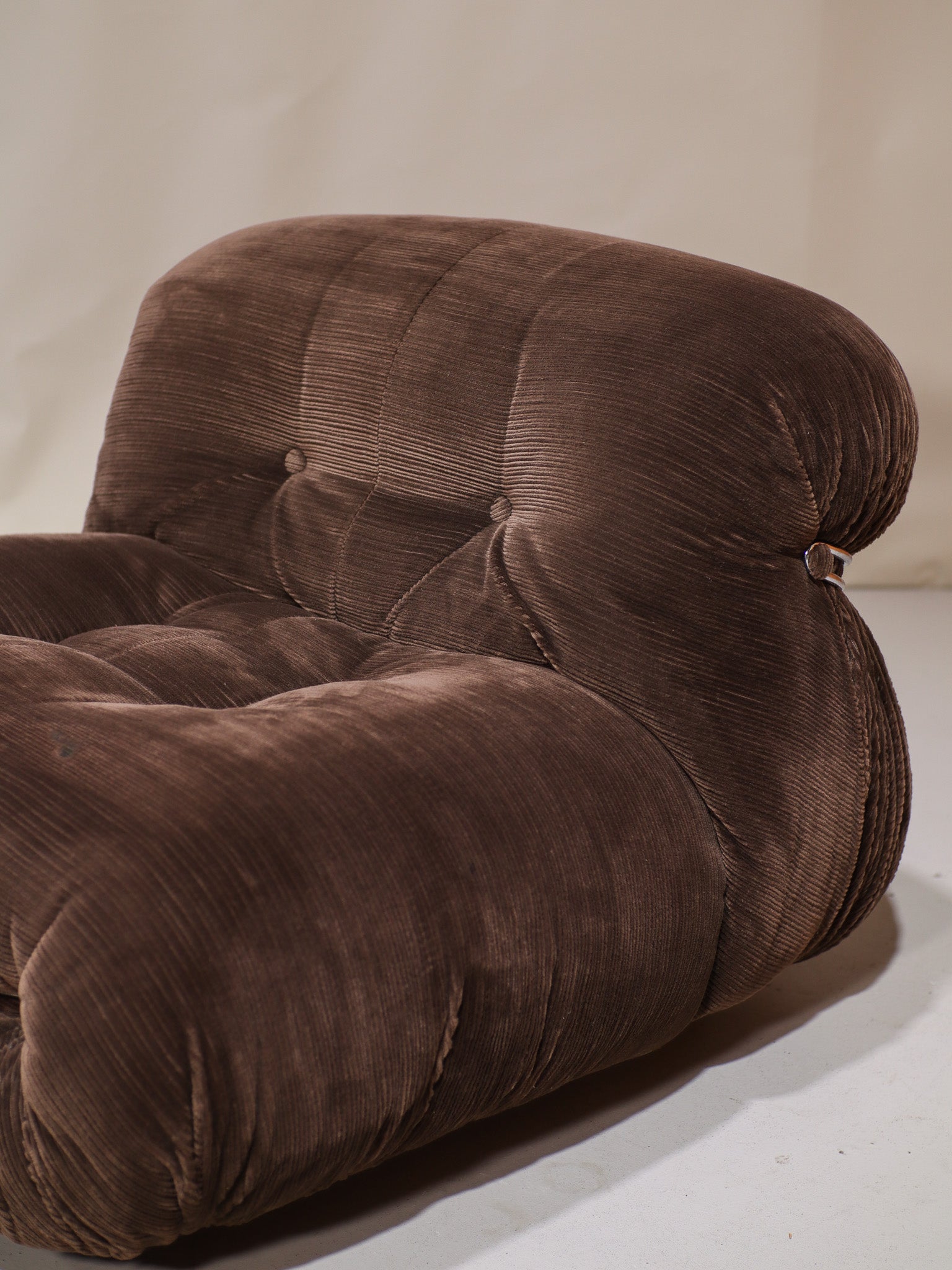 Set_of_Soriana_armchair_and_ottoman_Cassina_brown_chrome_Italy_1970s