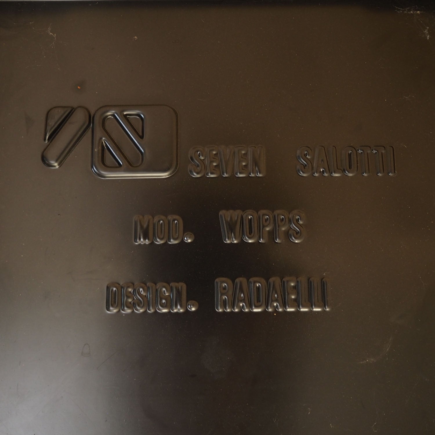 Space_Age_armchair,_Ernesto_Radaelli_for_Seven_Salotti,_1960s,_Italy