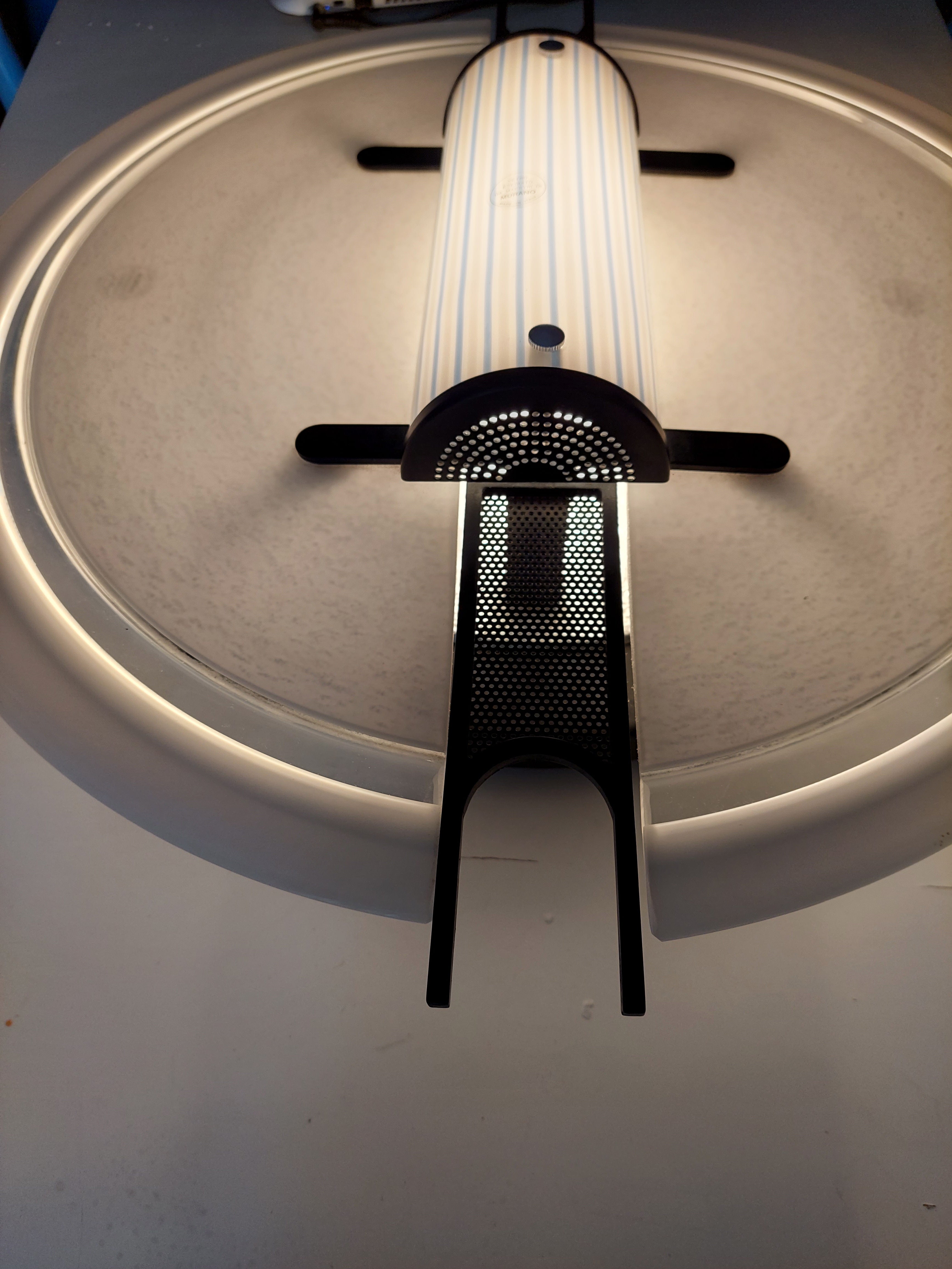 Space_Age_Murano_Glass_Flying_Saucer_Ceiling_Lamp_by_Leucos,_Italy_1960s–1970s