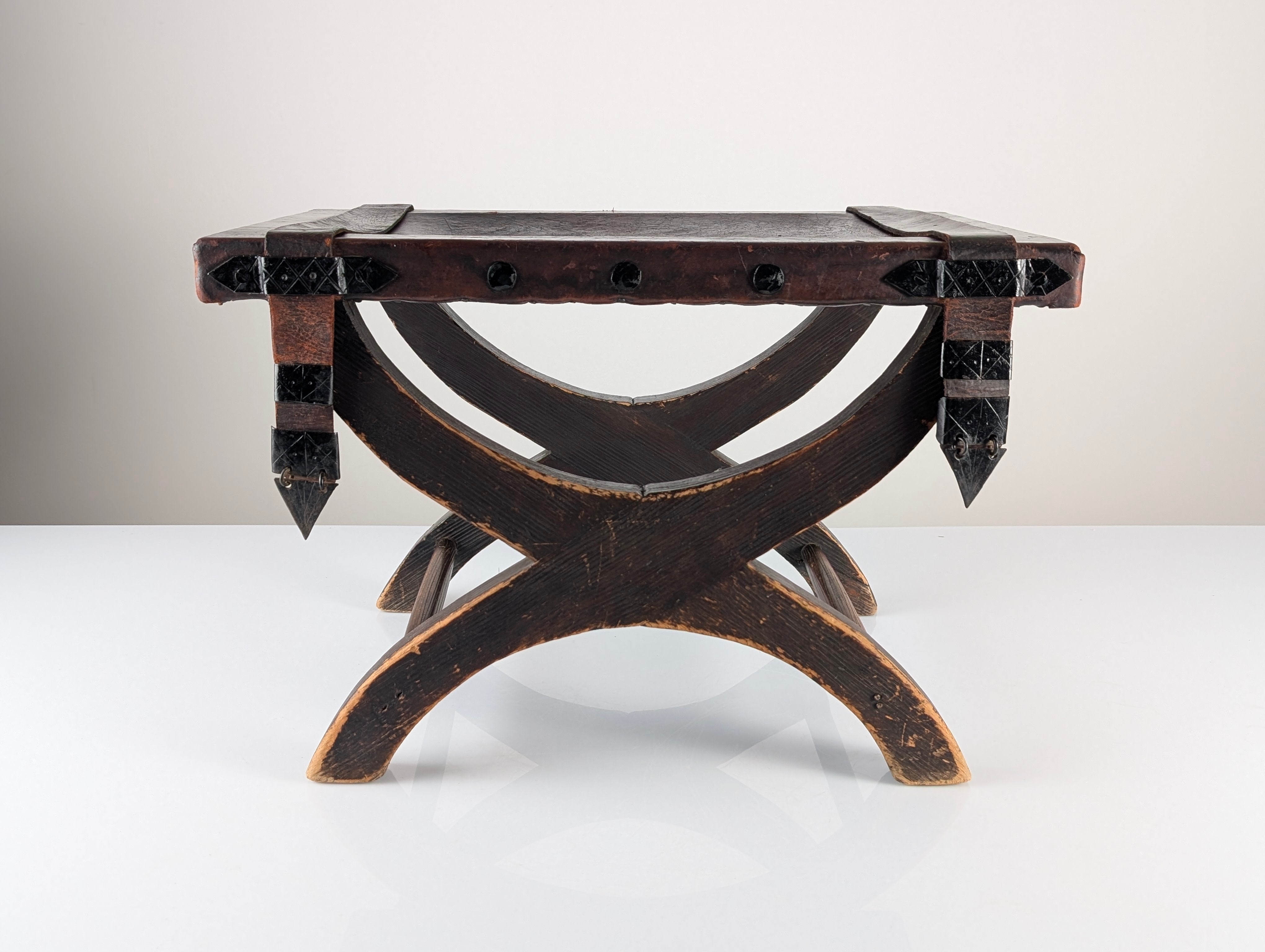 Spanish_Colonial_Revival_Curule_Stool_in_Wood_and_Leather,_Mexico_1940s