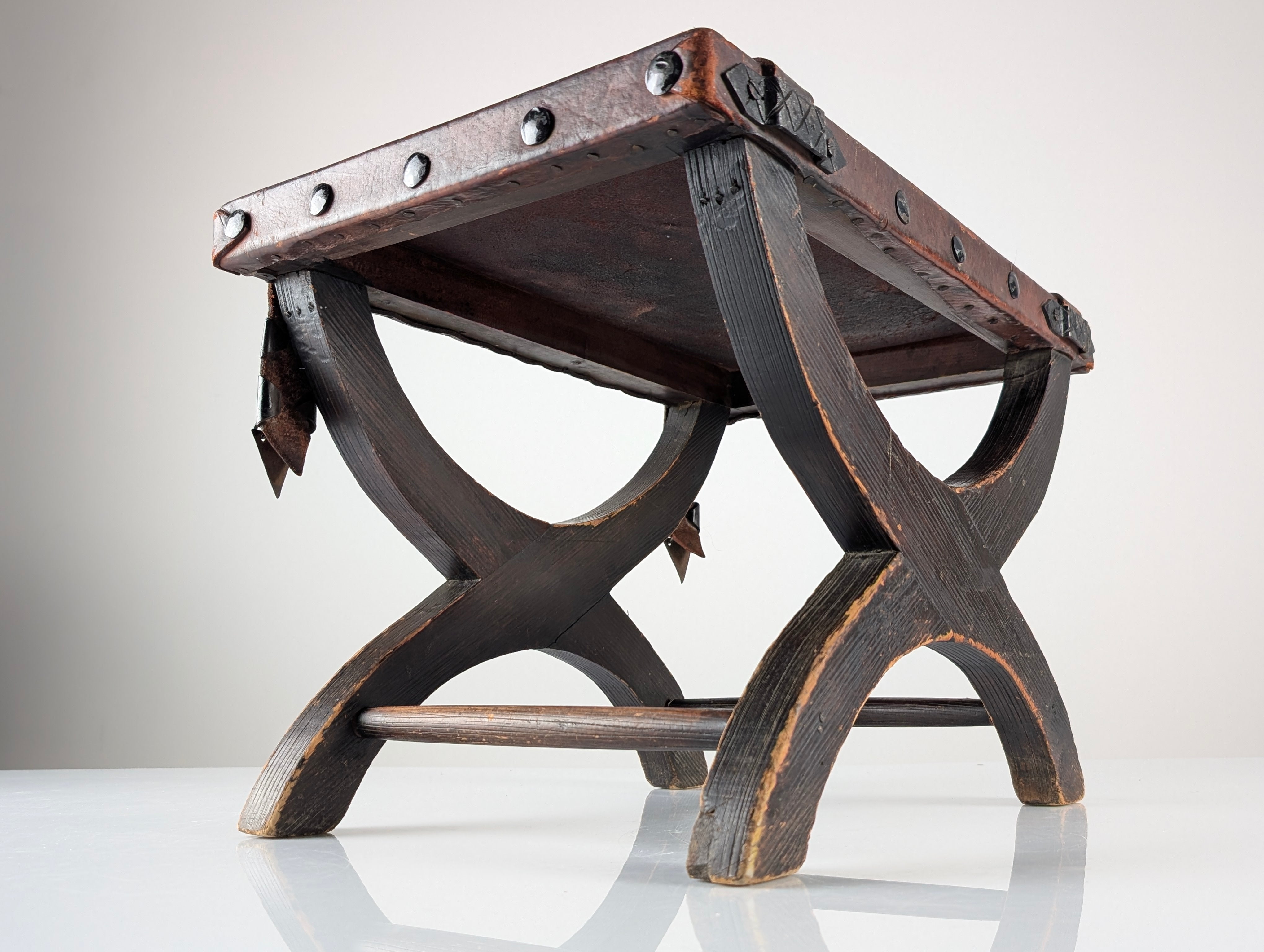Spanish_Colonial_Revival_Curule_Stool_in_Wood_and_Leather,_Mexico_1940s