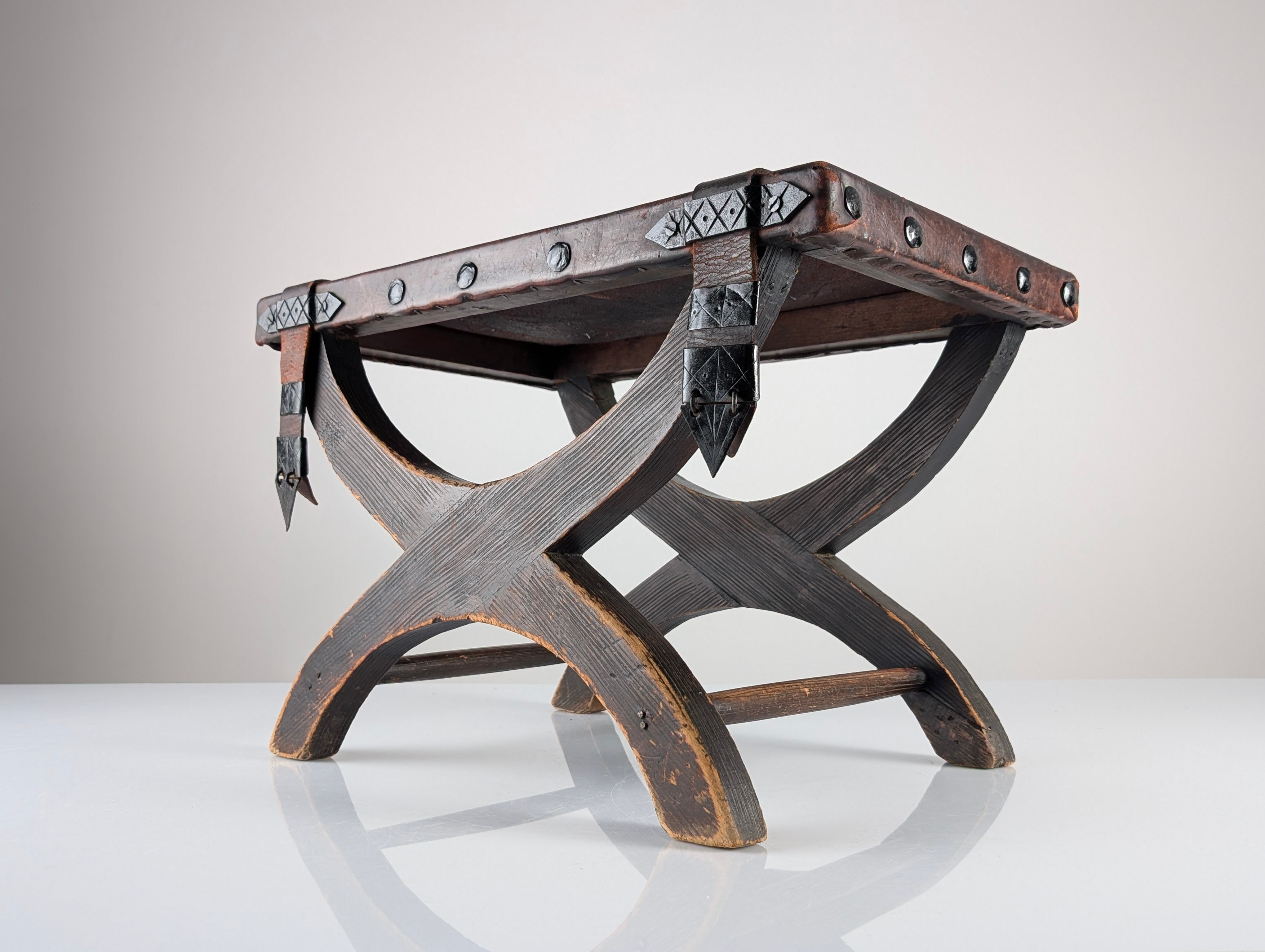 Spanish_Colonial_Revival_Curule_Stool_in_Wood_and_Leather,_Mexico_1940s