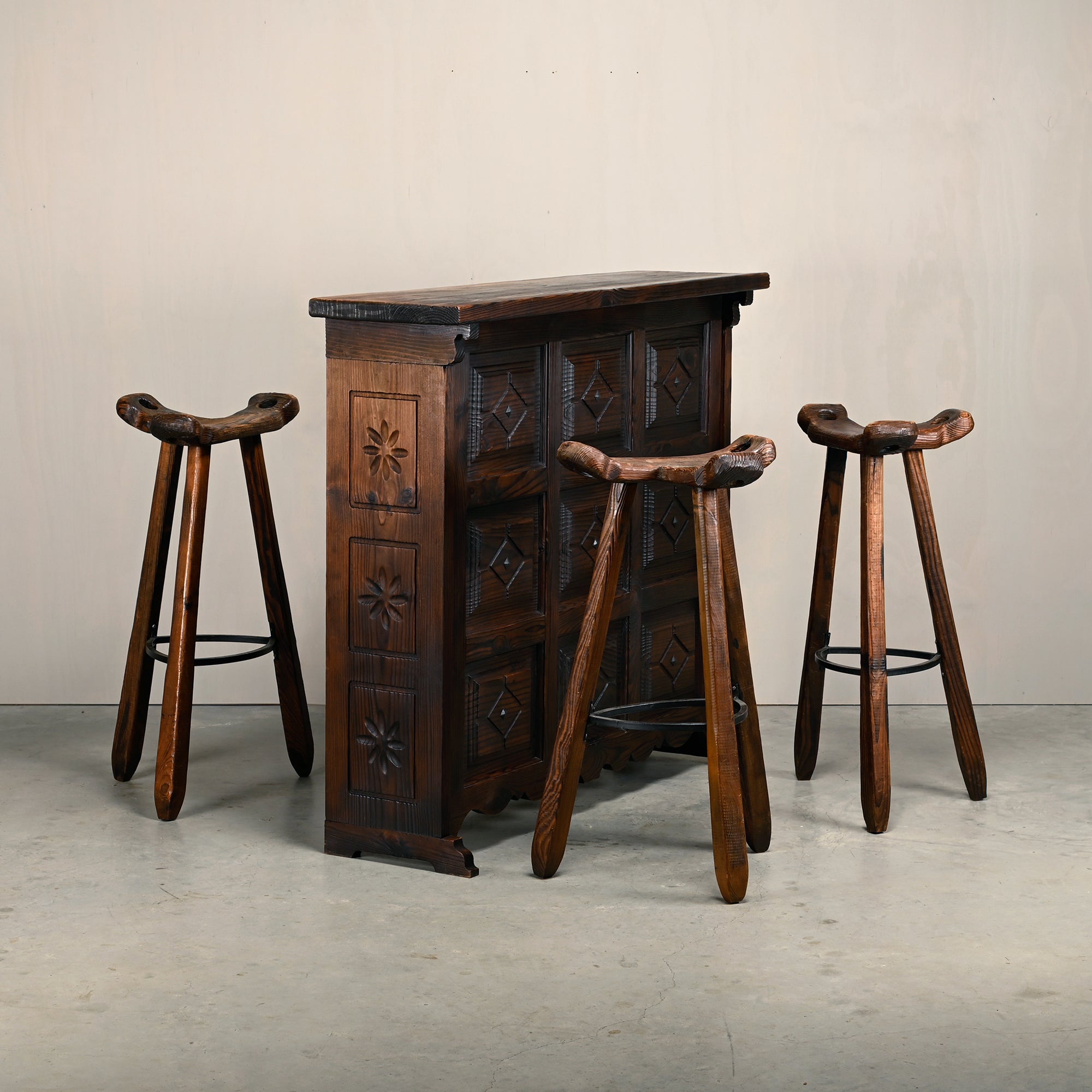Set_of_Spanish_Brutalist_Folding_Home_Bar_with_3_Bar_Stools,_Carved_Dark_Wood,_1950s,_in_the_Style_of_Sergio_Rodrigues
