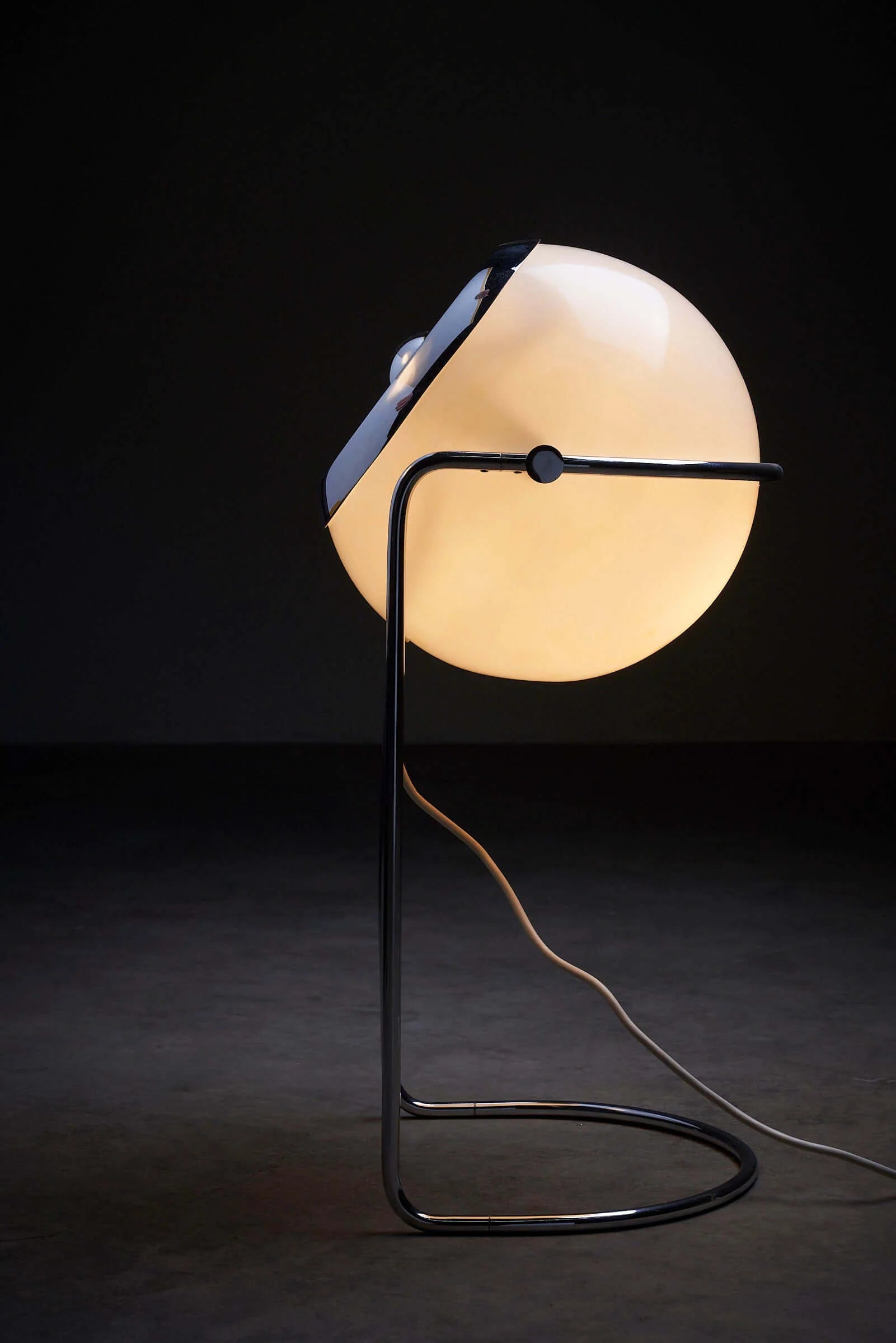Sphere_Floor_Lamp,_Cosack,_Steel_&_Plexi_Diffuser,_Germany
