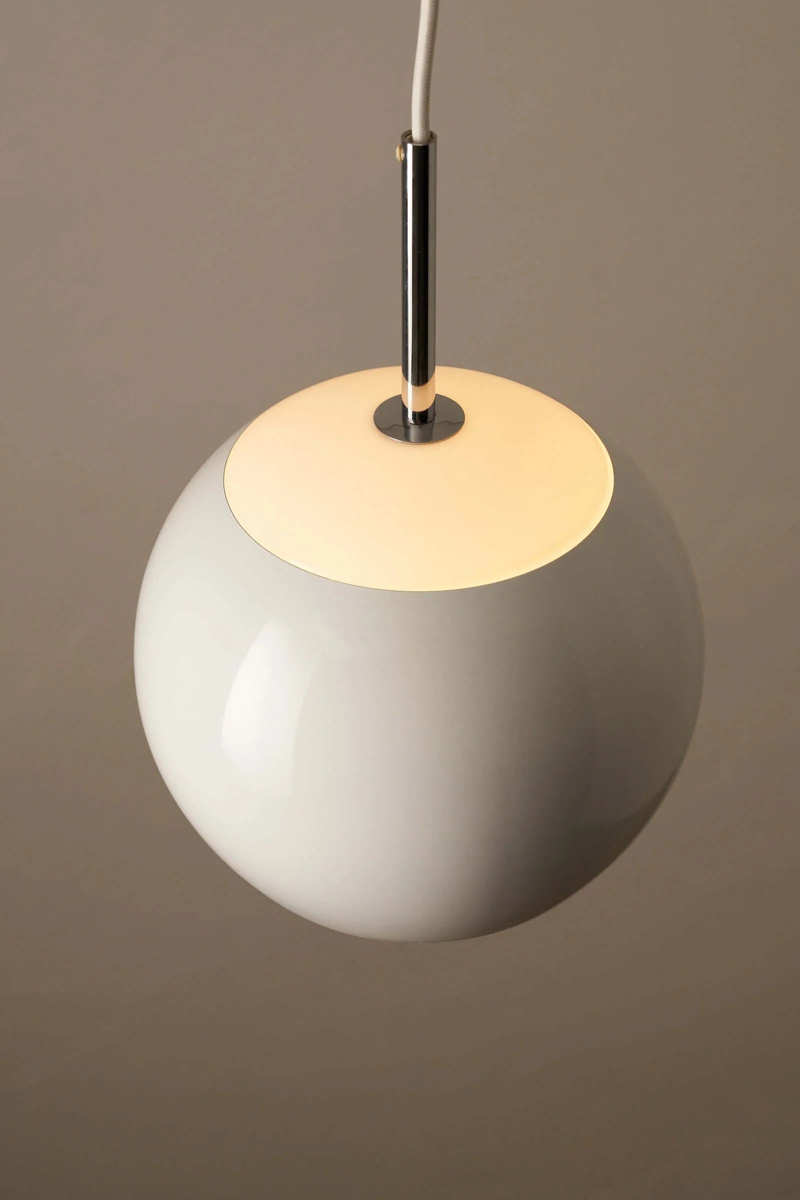 White_Sphere_Pendant_Lamp,_Cosack,_Plexiglass,_1970s,_Germany