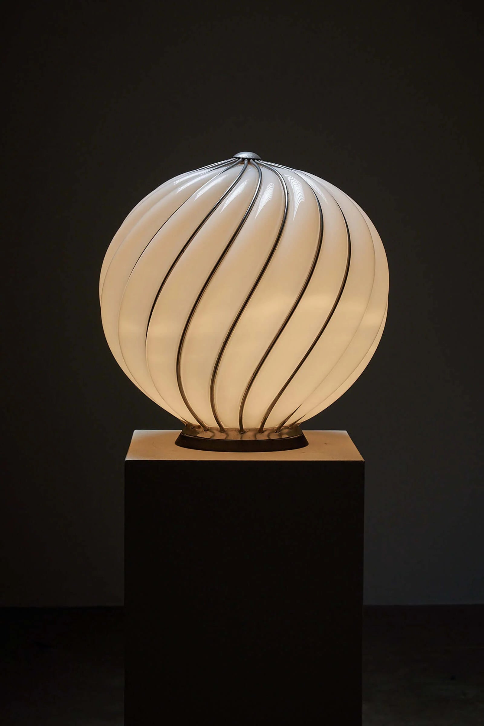 Spiral_Table_Lamp,_Adolf_Loos_for_VeArt,_Murano_Glass_&_Wood,_1960,_Italy