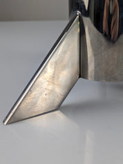 Steel_sculpture_table_lamp