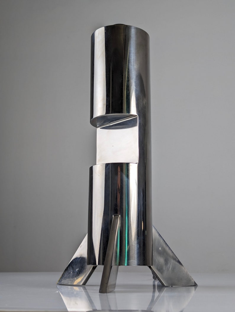 Steel_sculpture_table_lamp