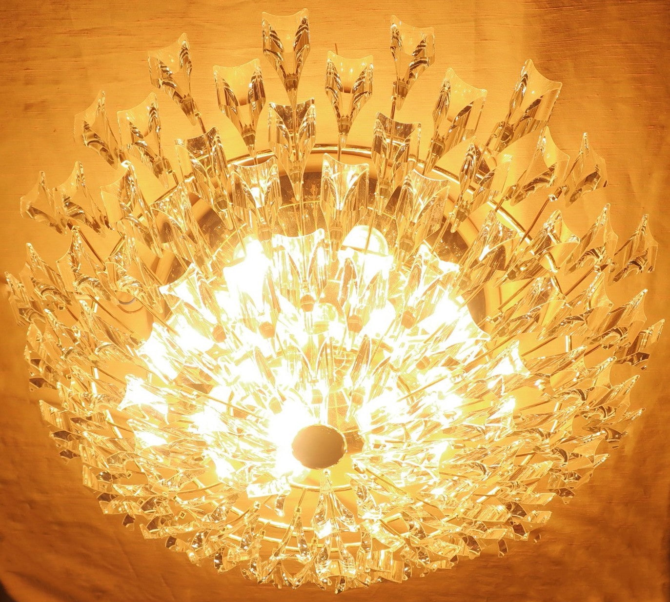 Stilkronen_Crystal_Glass_Chandelier_on_Gilt_Brass_Frame,_Italy_1970s