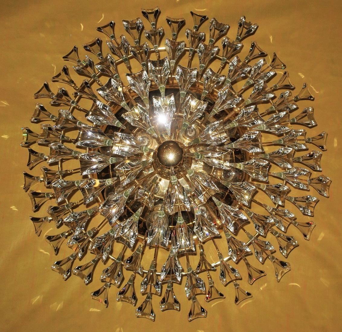 Stilkronen_Crystal_Glass_Chandelier_on_Gilt_Brass_Frame,_Italy_1970s