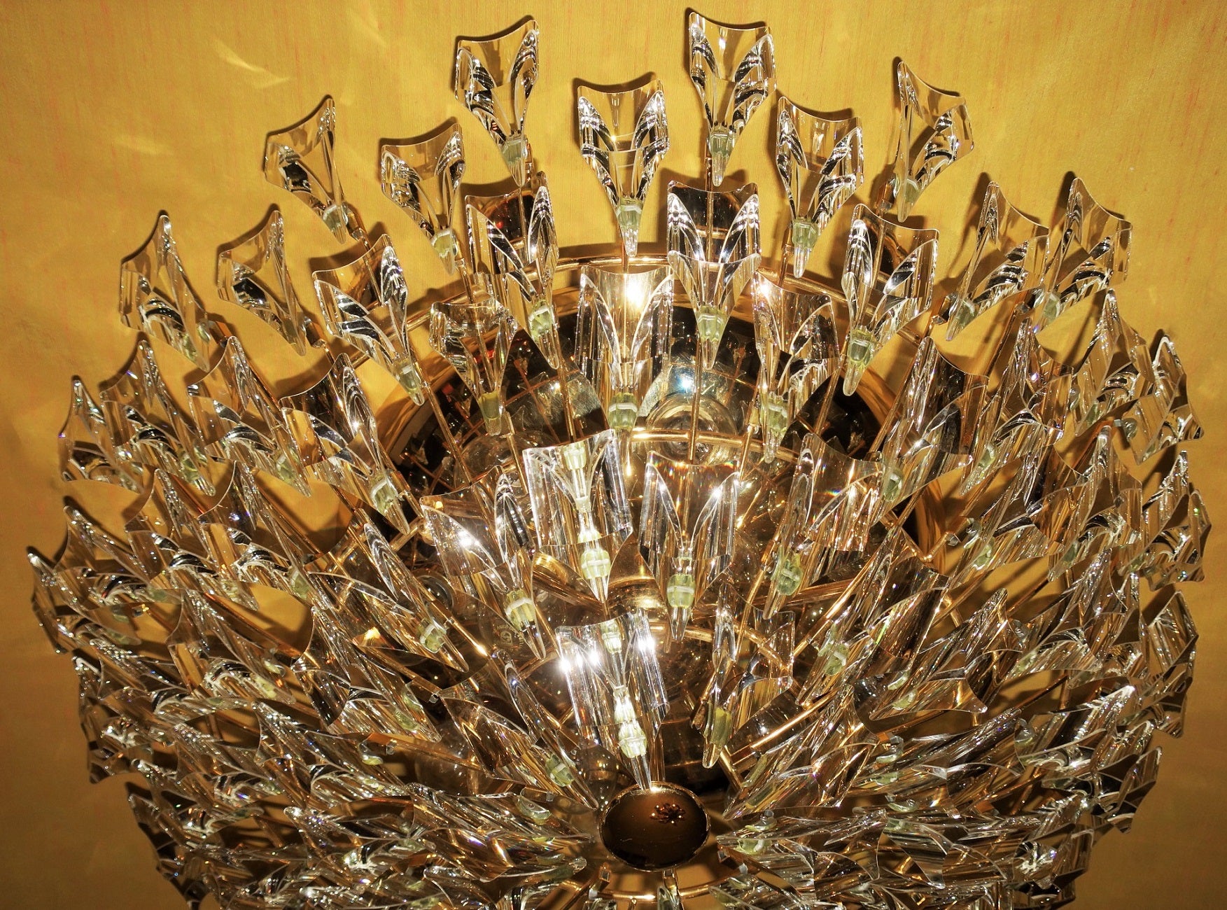 Stilkronen_Crystal_Glass_Chandelier_on_Gilt_Brass_Frame,_Italy_1970s