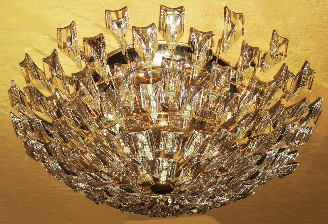 Stilkronen_Crystal_Glass_Chandelier_on_Gilt_Brass_Frame,_Italy_1970s