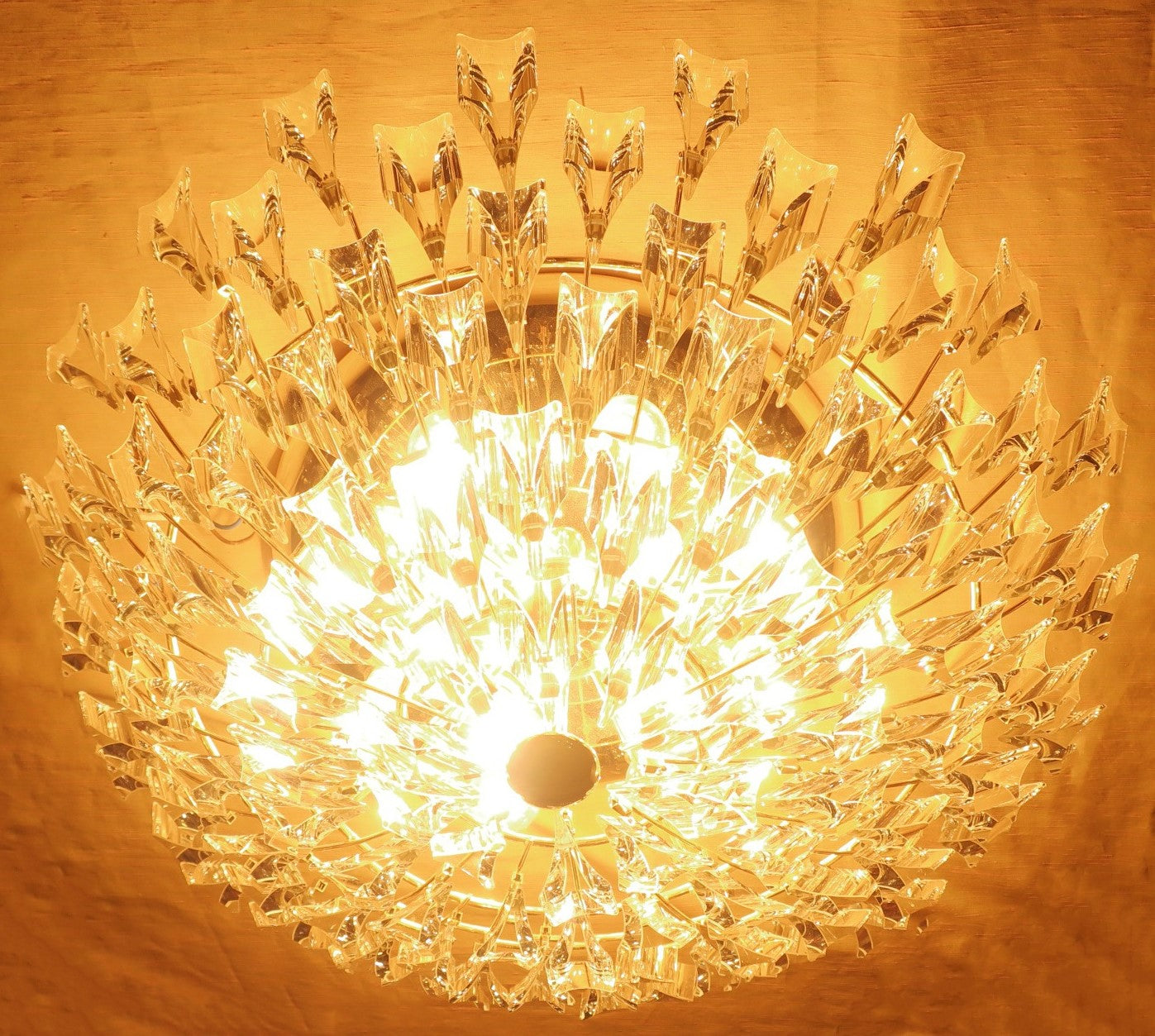 Stilkronen_Crystal_Glass_Chandelier_on_Gilt_Brass_Frame,_Italy_1970s