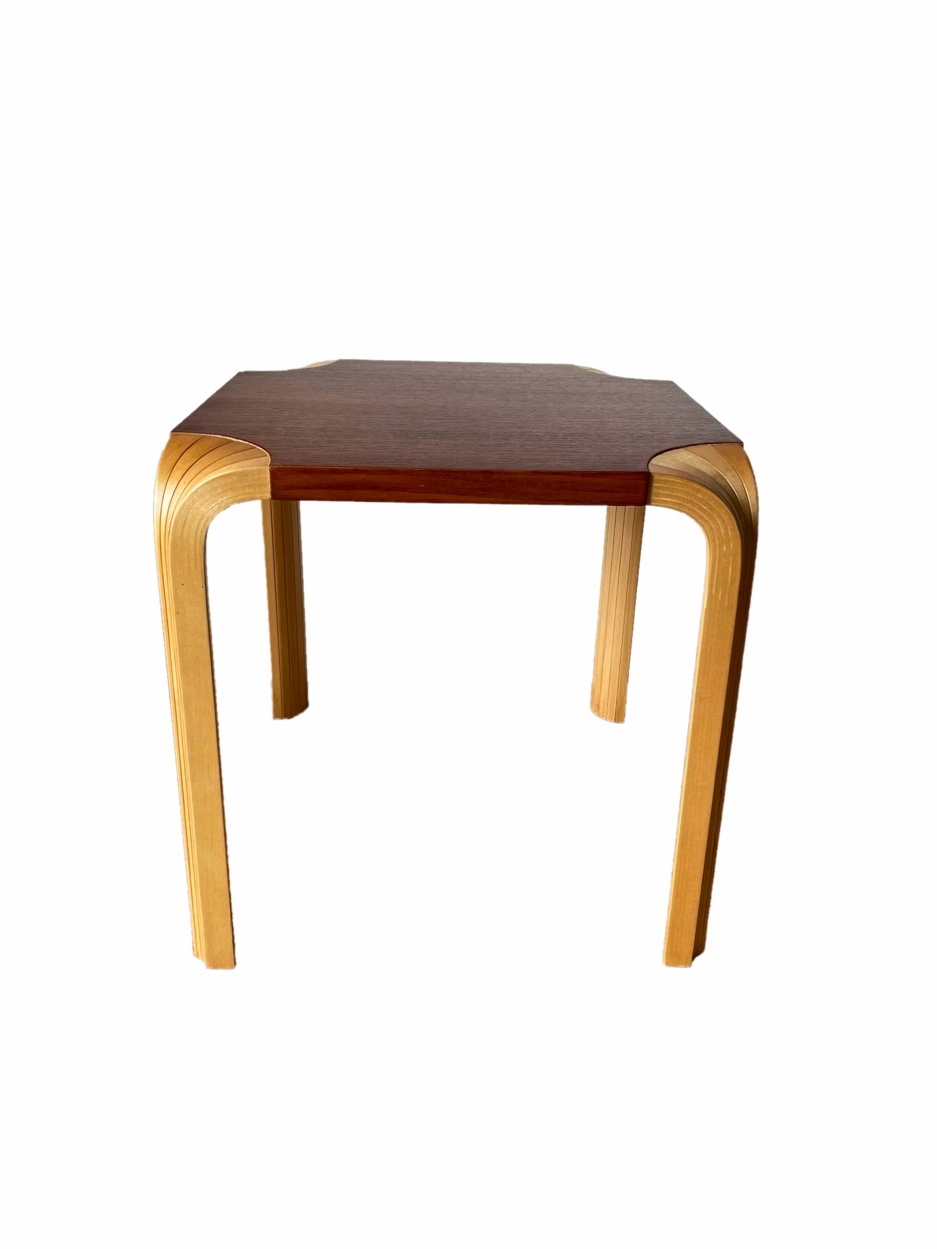 Stool_S601_Alvar_Aalto_Bentwood_Leather_1950s_Finland