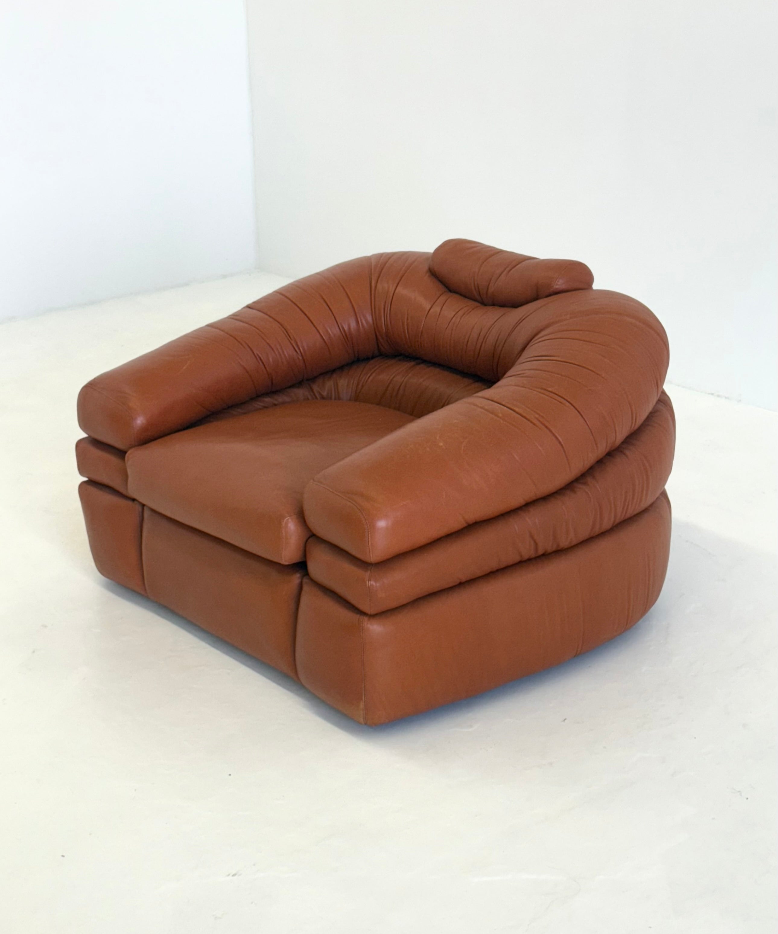 Straccio_Lounge_Chair_by_De_Pas,_D’Urbino_and_Lomazzi_for_Zanotta_in_Cognac_Leather,_Italy_1970s