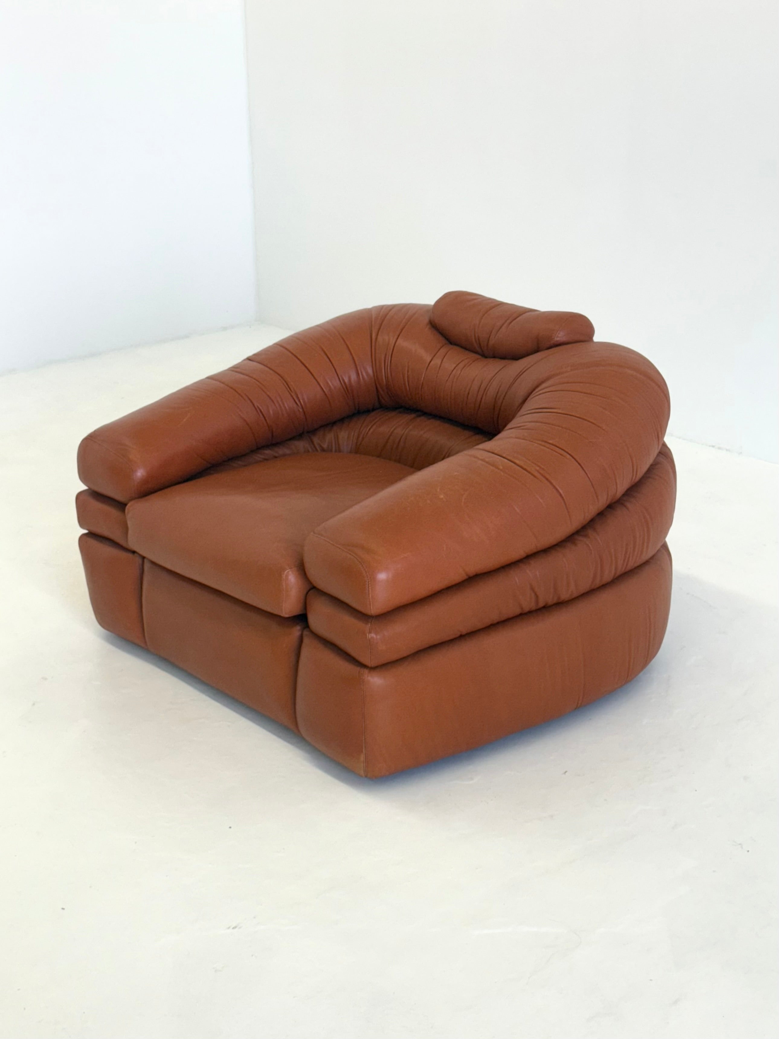 Straccio_Lounge_Chair_by_De_Pas,_D’Urbino_and_Lomazzi_for_Zanotta_in_Cognac_Leather,_Italy_1970s