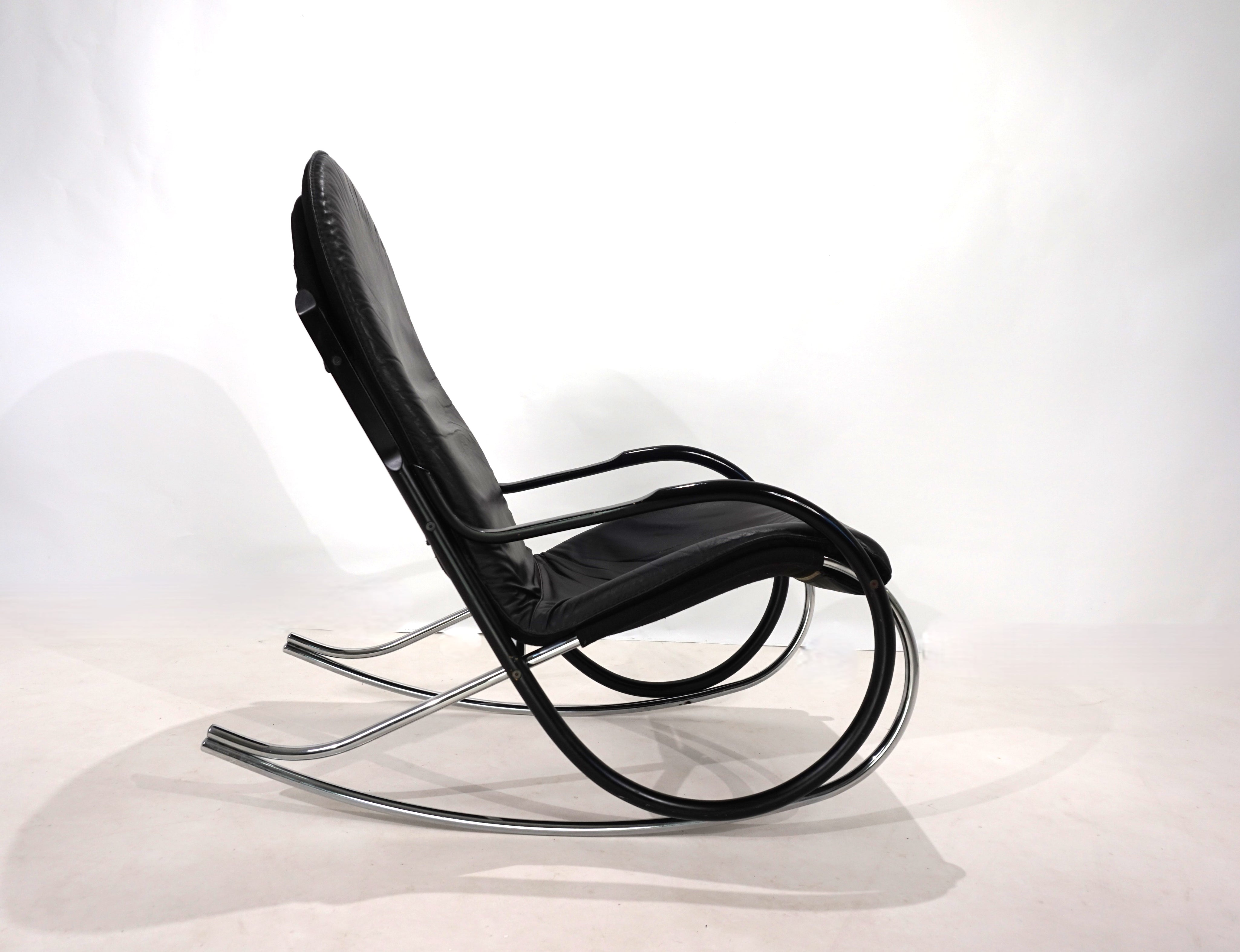Strässle_Nonna_rocking_chair_by_Paul_Tuttle,_1972