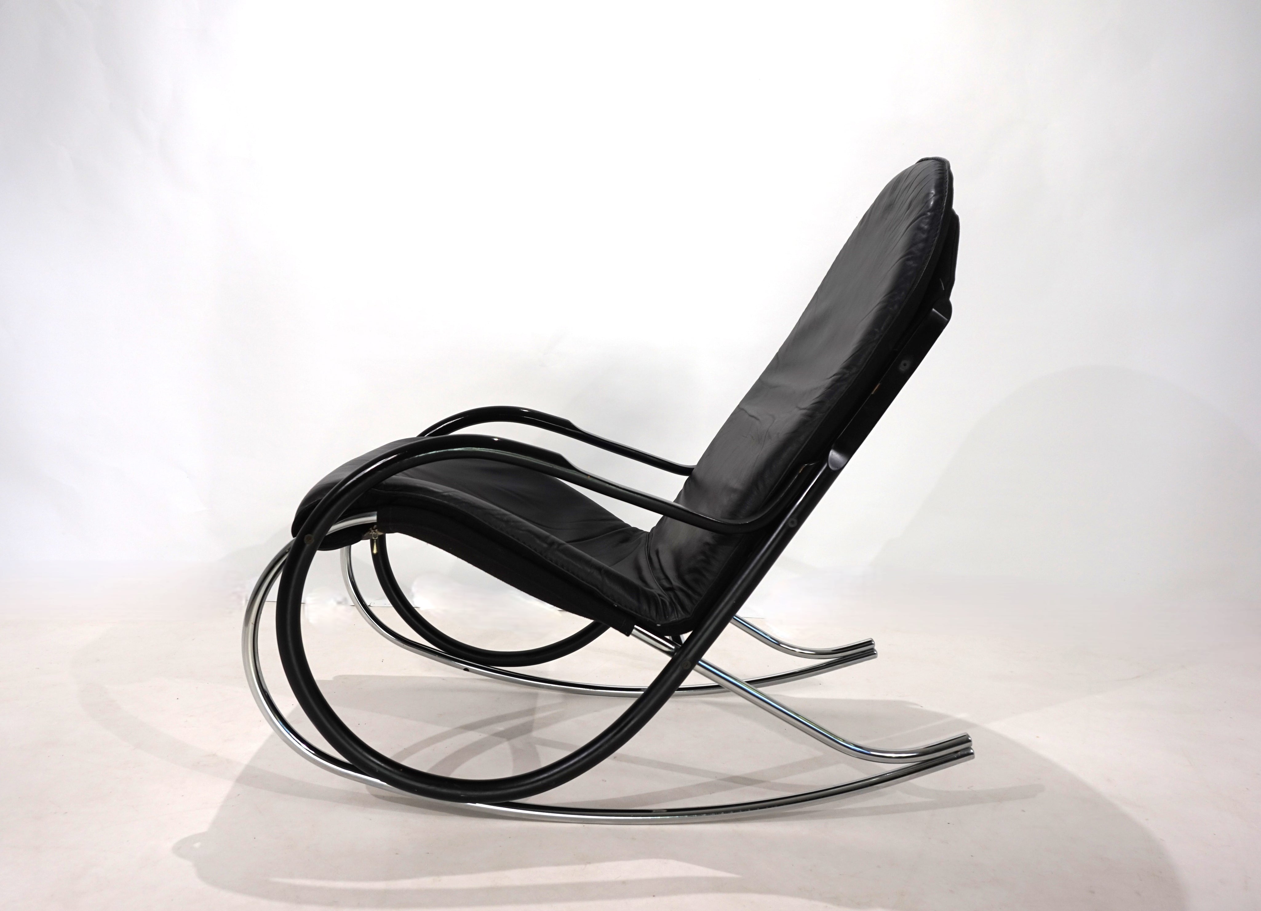 Strässle_Nonna_rocking_chair_by_Paul_Tuttle,_1972
