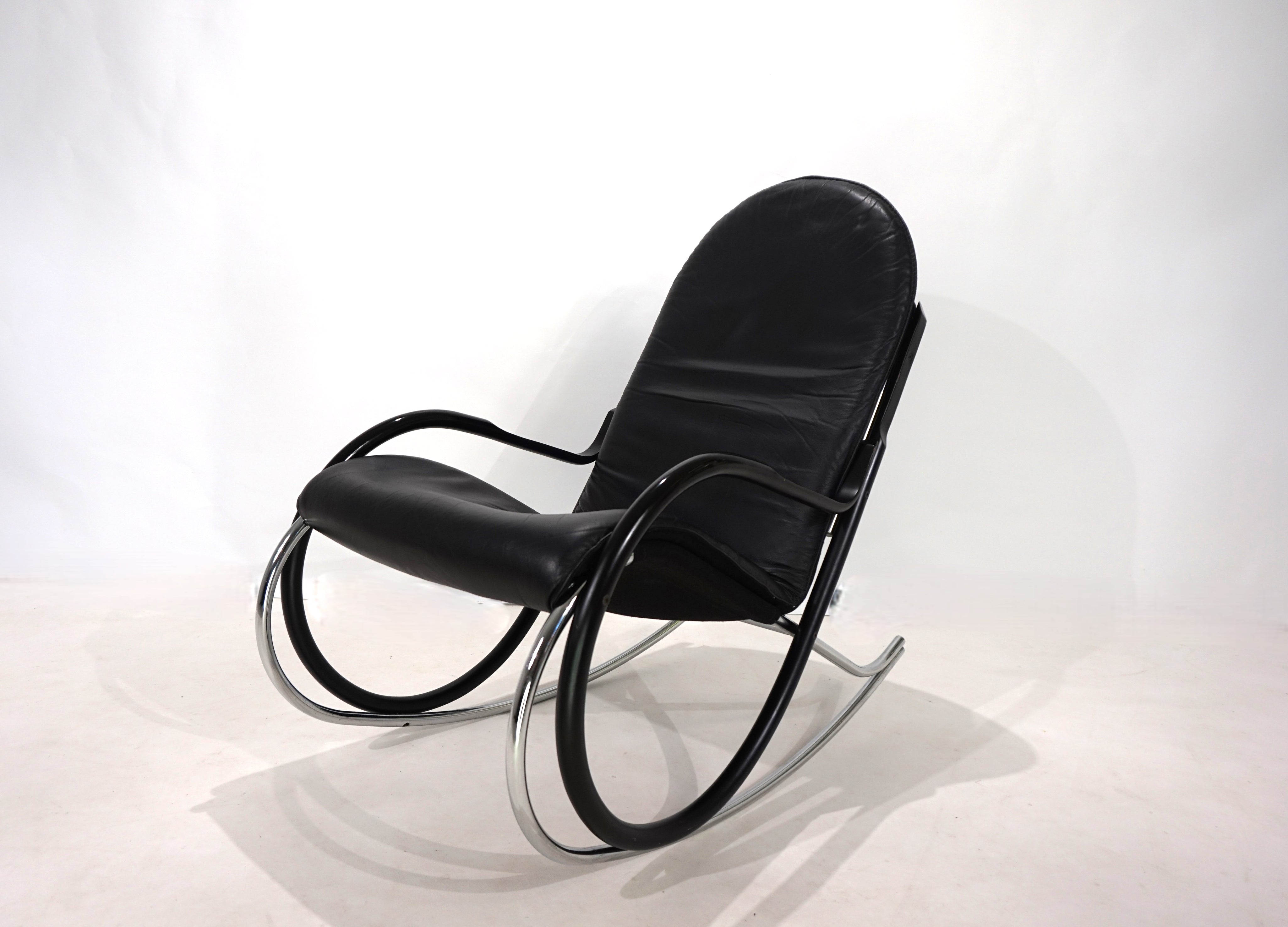 Strässle_Nonna_rocking_chair_by_Paul_Tuttle,_1972