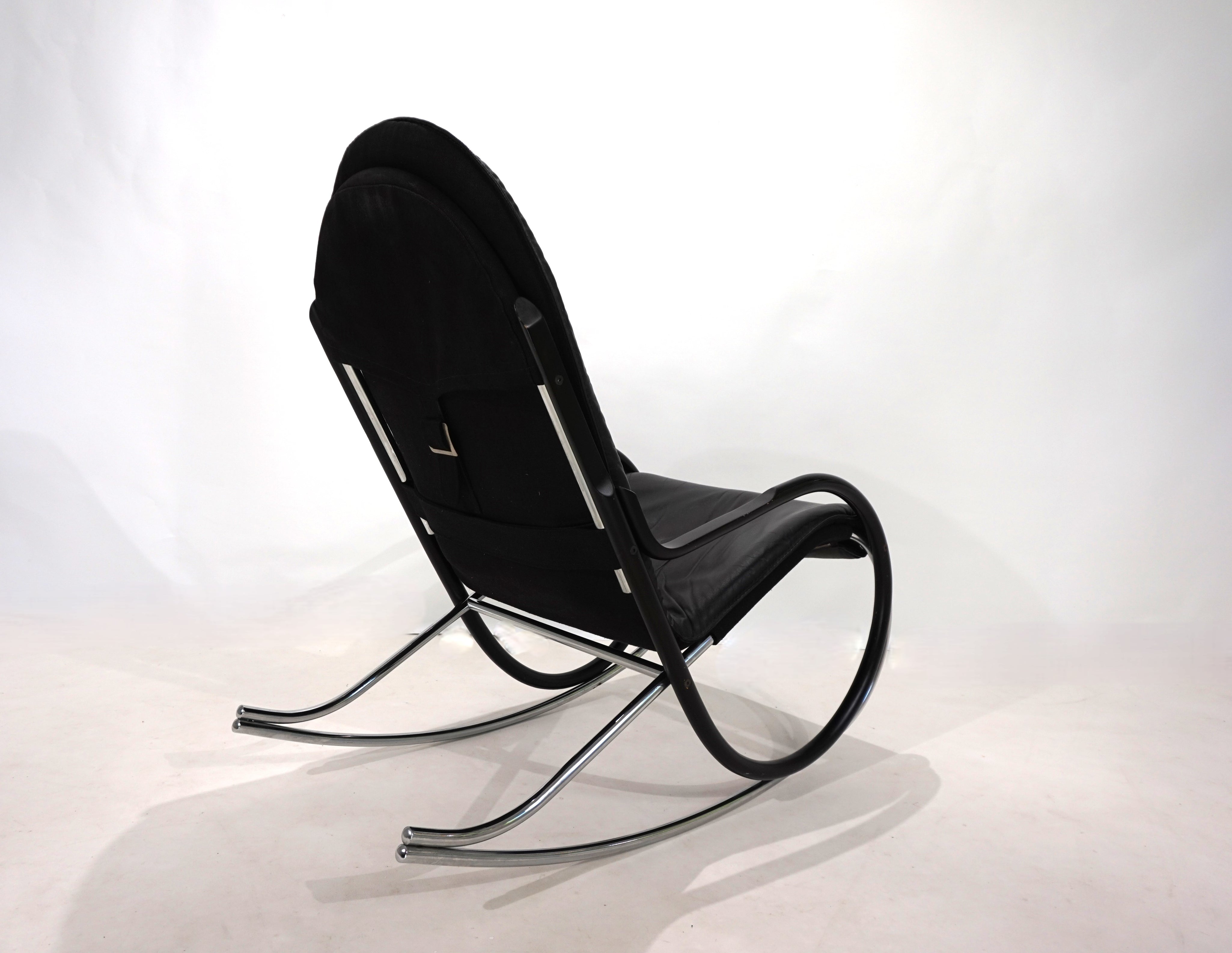 Strässle_Nonna_rocking_chair_by_Paul_Tuttle,_1972