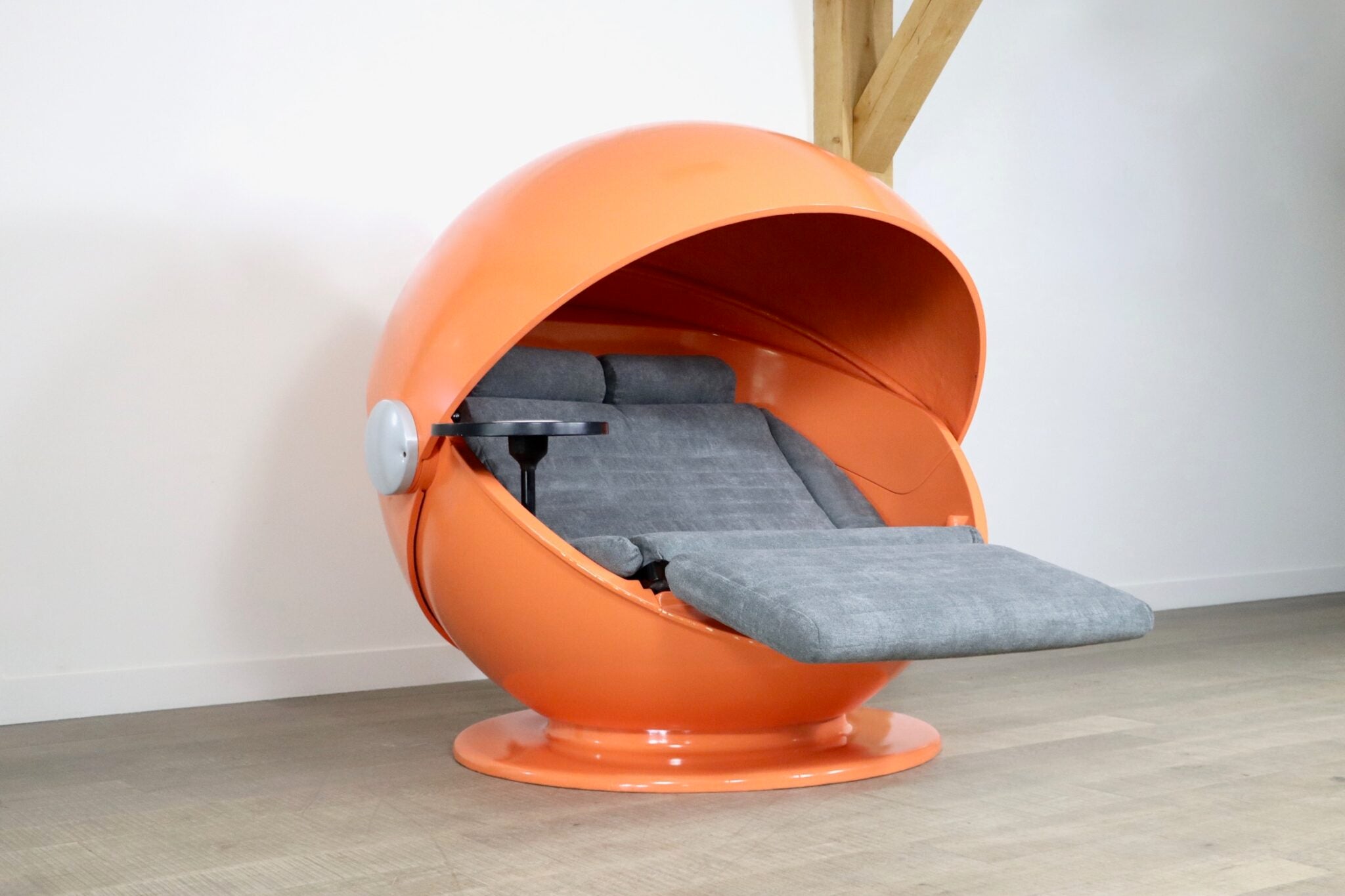 Sunball_chair_by_Günter_Ferdinand_Ris_and_Herbert_Selldorf_for_Rosenthal_1969