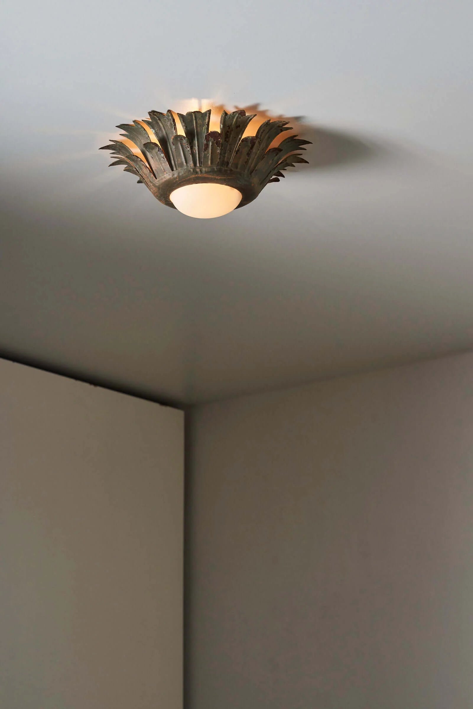 Sunflower_Ceiling_Lamp,_Gilt_Metal_&_Glass,_Italy