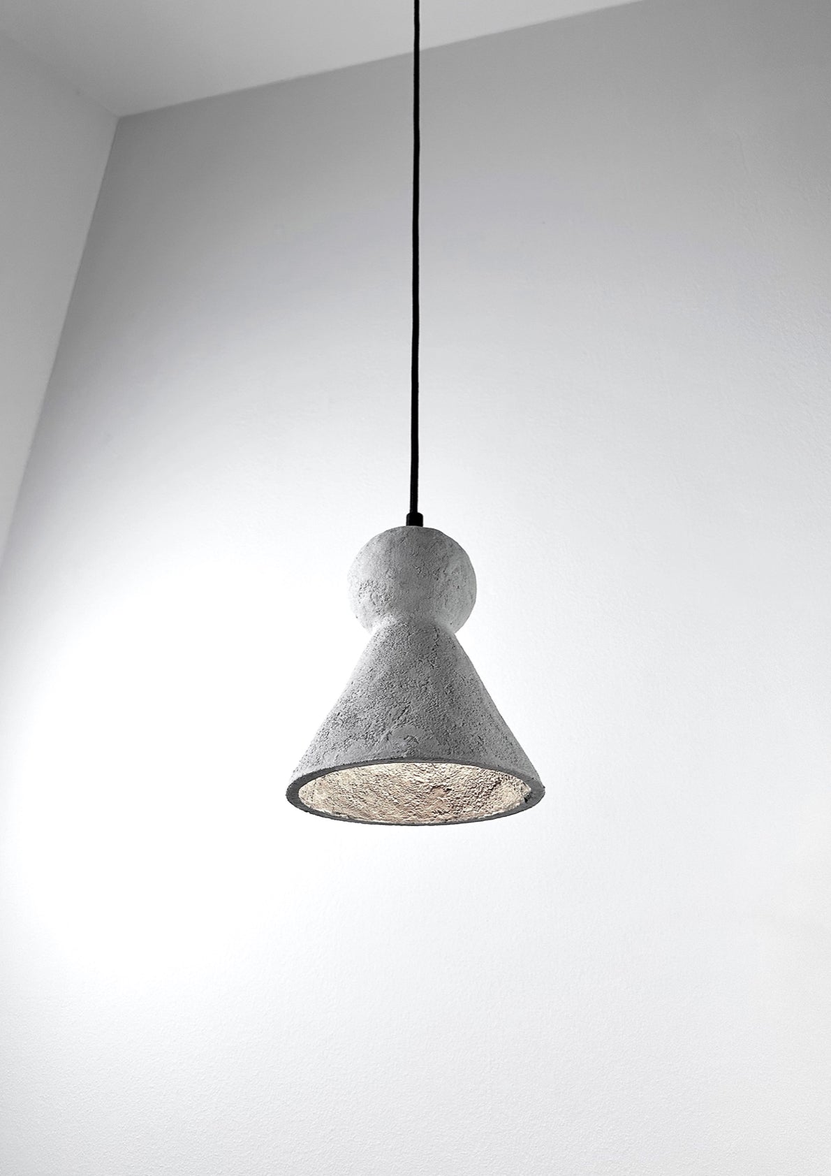 Suspension_lamp__LOVER_2.0_in_concrete